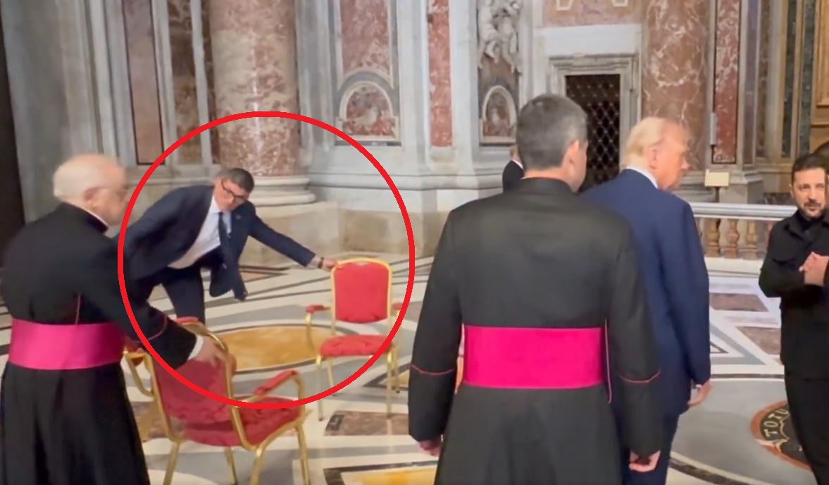 El misterio de la tercera silla: qué ocurrió entre Macron, Trump y Zelenski en la Basílica de San Pedro.