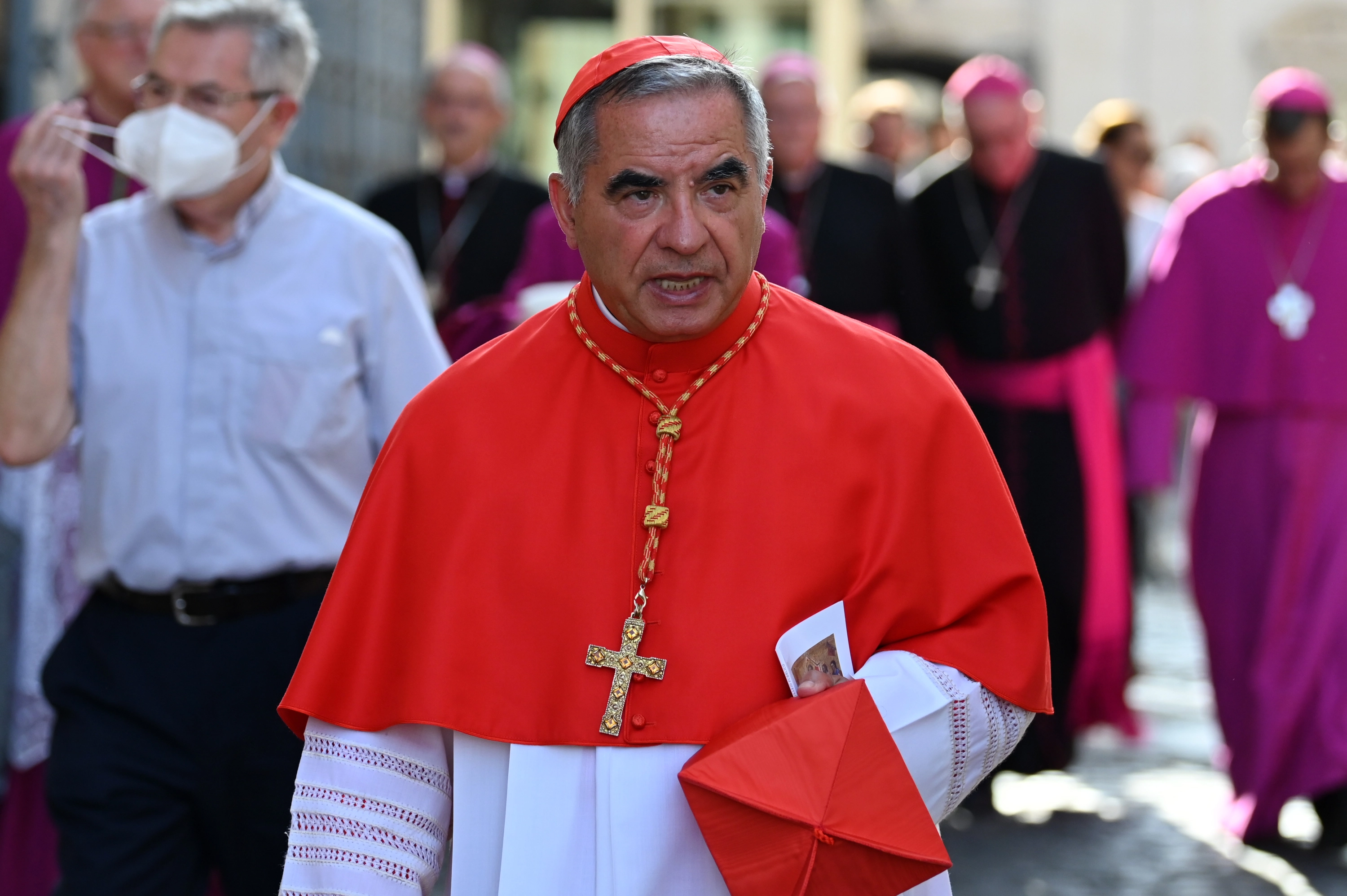 El cardenal Becciu.