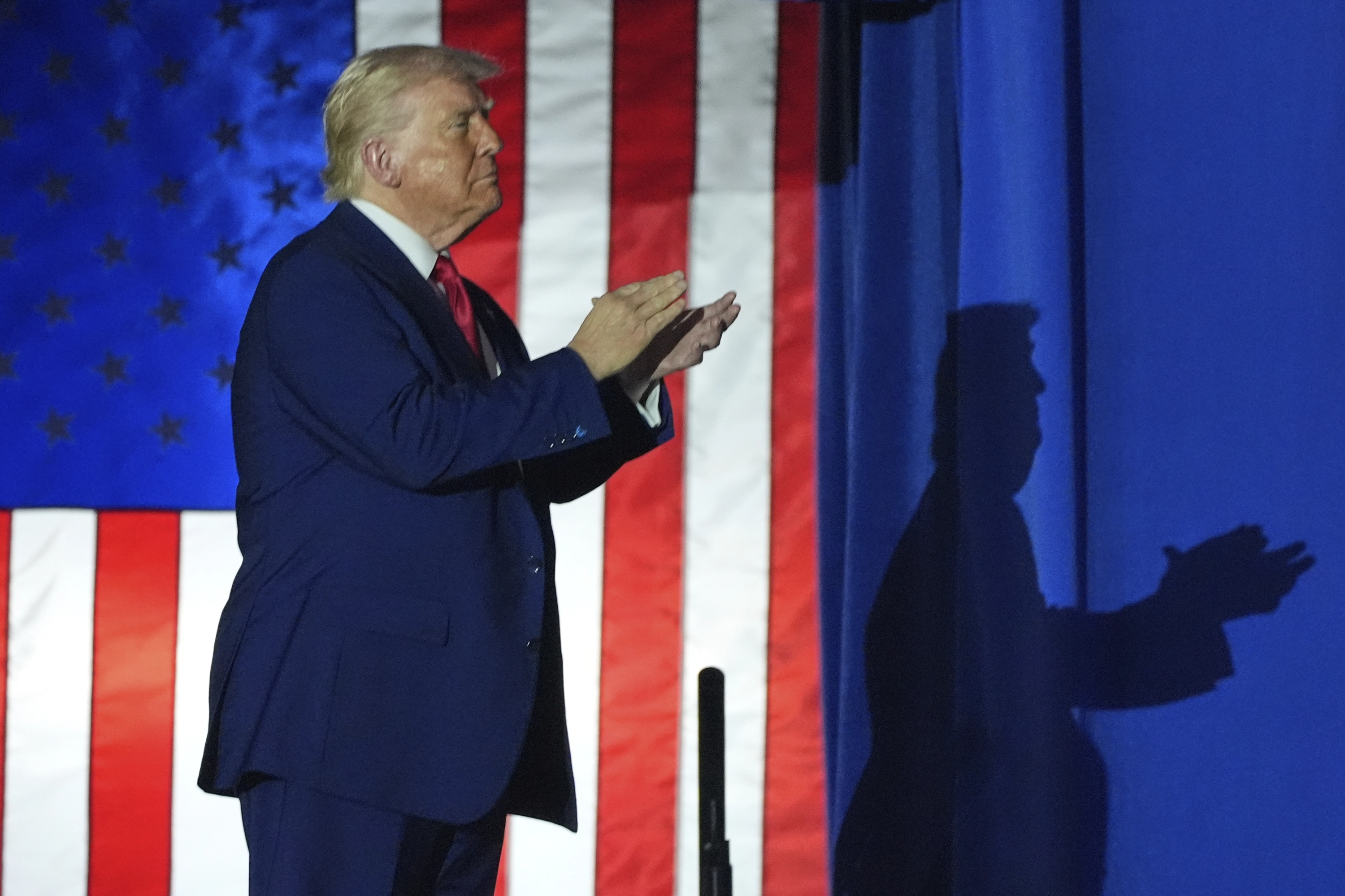 La economía estadounidense cayó en el primer trimestre un 0,3% por los aranceles de Trump