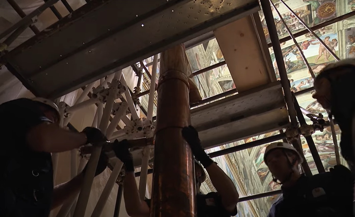 Trabajos de preparación para el Cónclave en la Capilla Sixtina. Vatican Media / Europa Press / Europa Press 03/5/2025