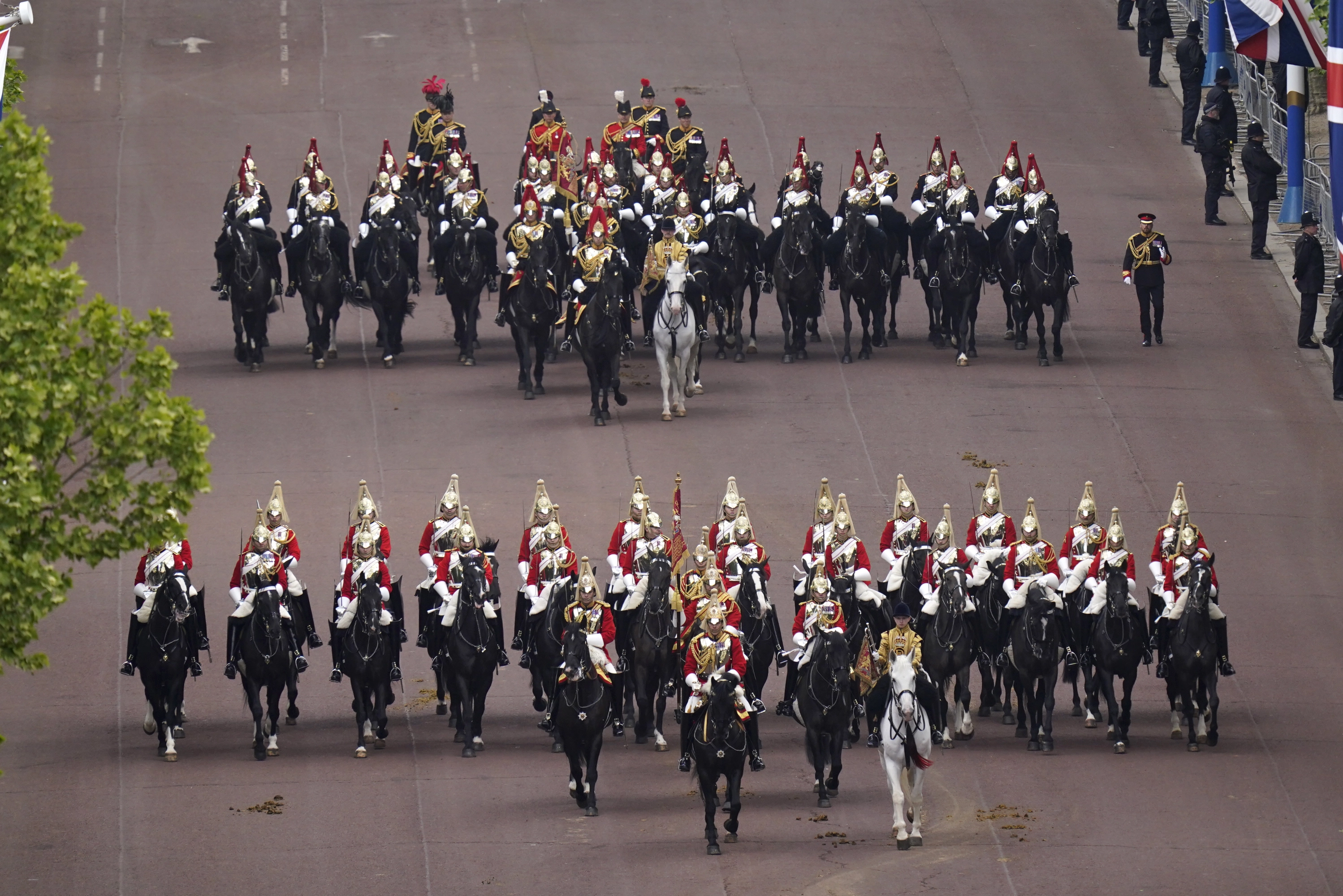 Miembros de las fuerzas armadas británicas durante el desfile.