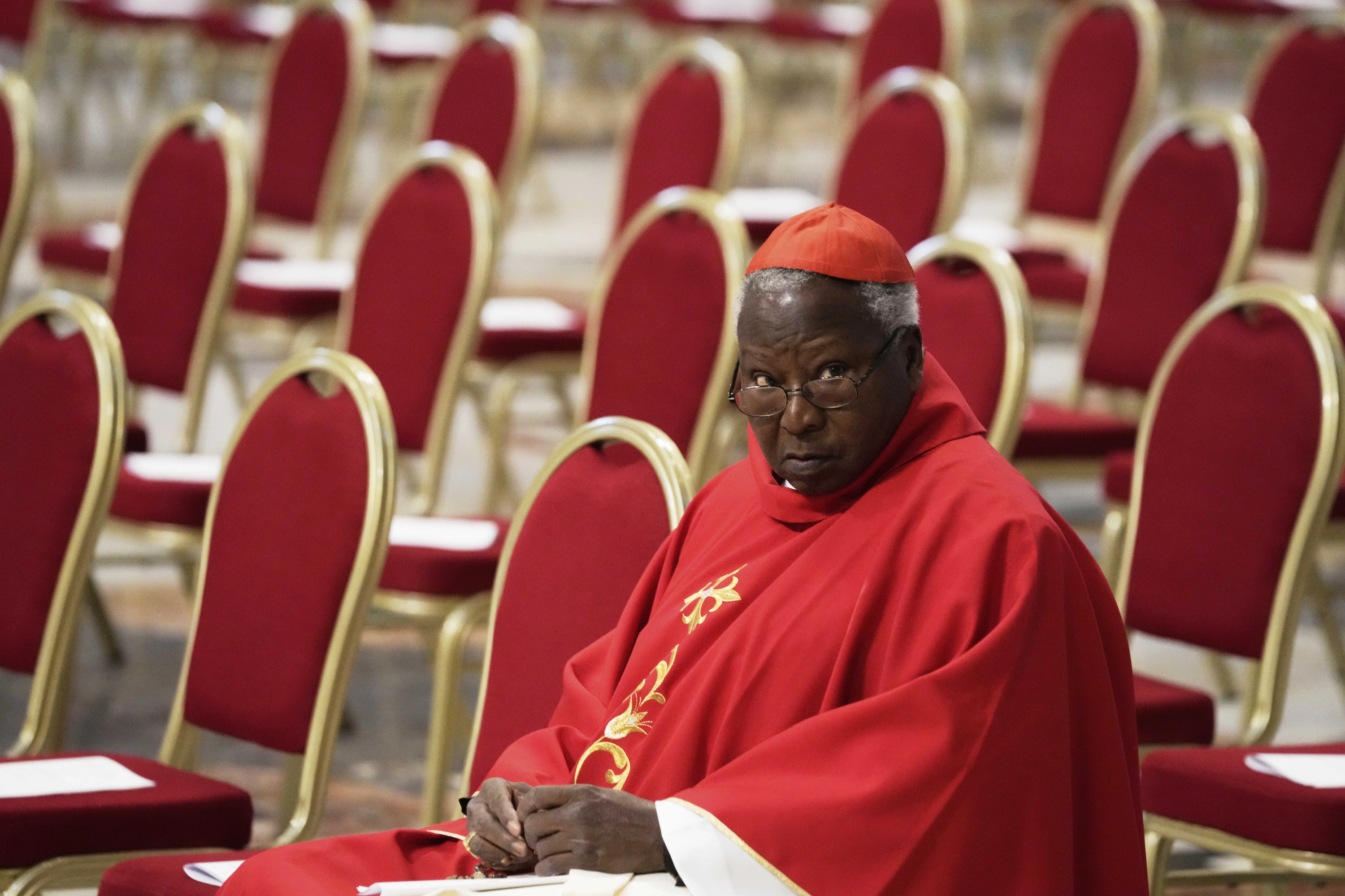 El cardenal keniano John Njue en la Basílica de San Pedro.