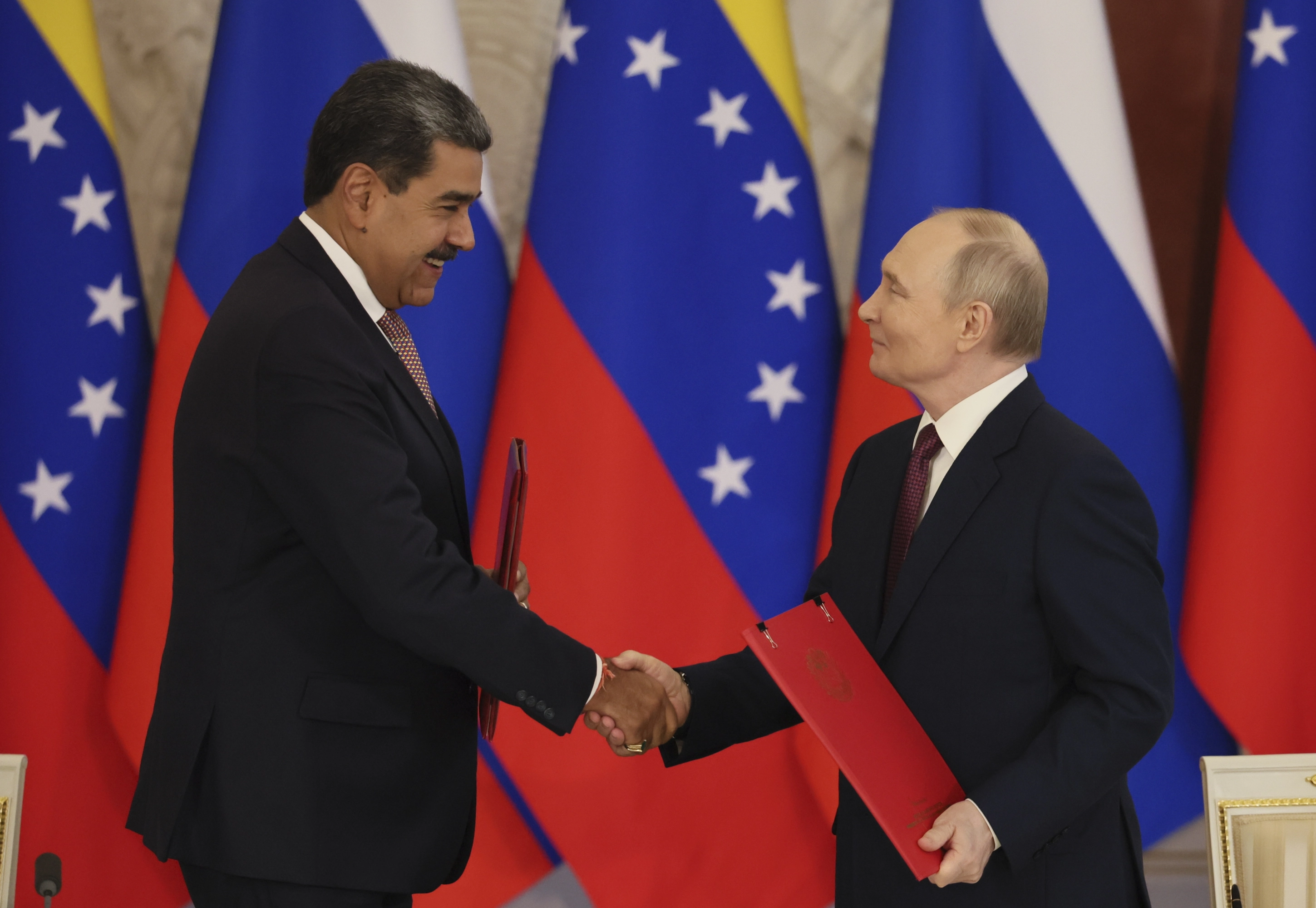 El presidente de Venezuela, Nicolás Maduro, y su homólogo ruso, Vladimir Putin, este miércoles en Moscú.
