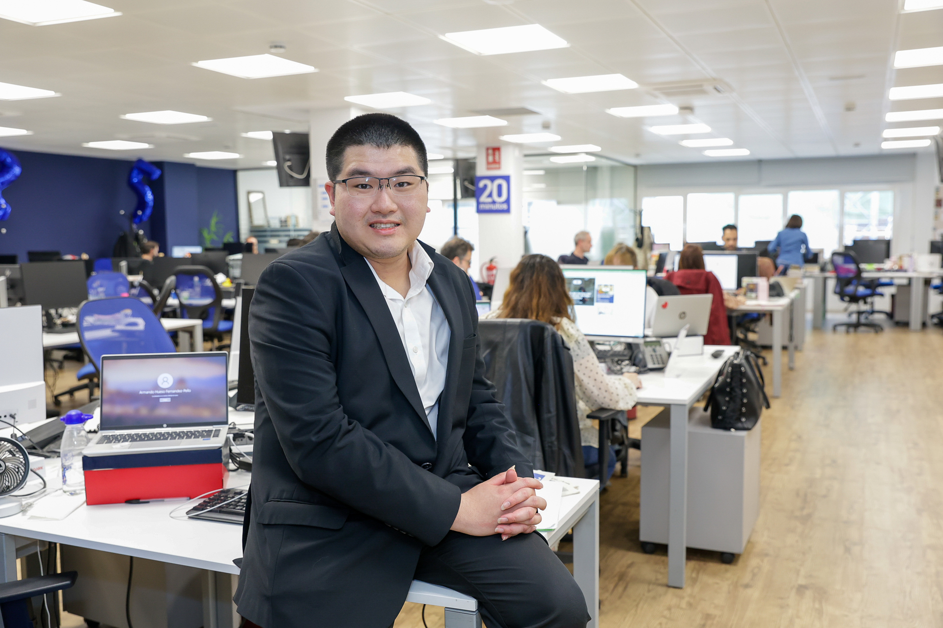 fotografo: Jose Gonzalez[[[PREVISIONES 20M]]] tema: Entrevista a Brian Wong