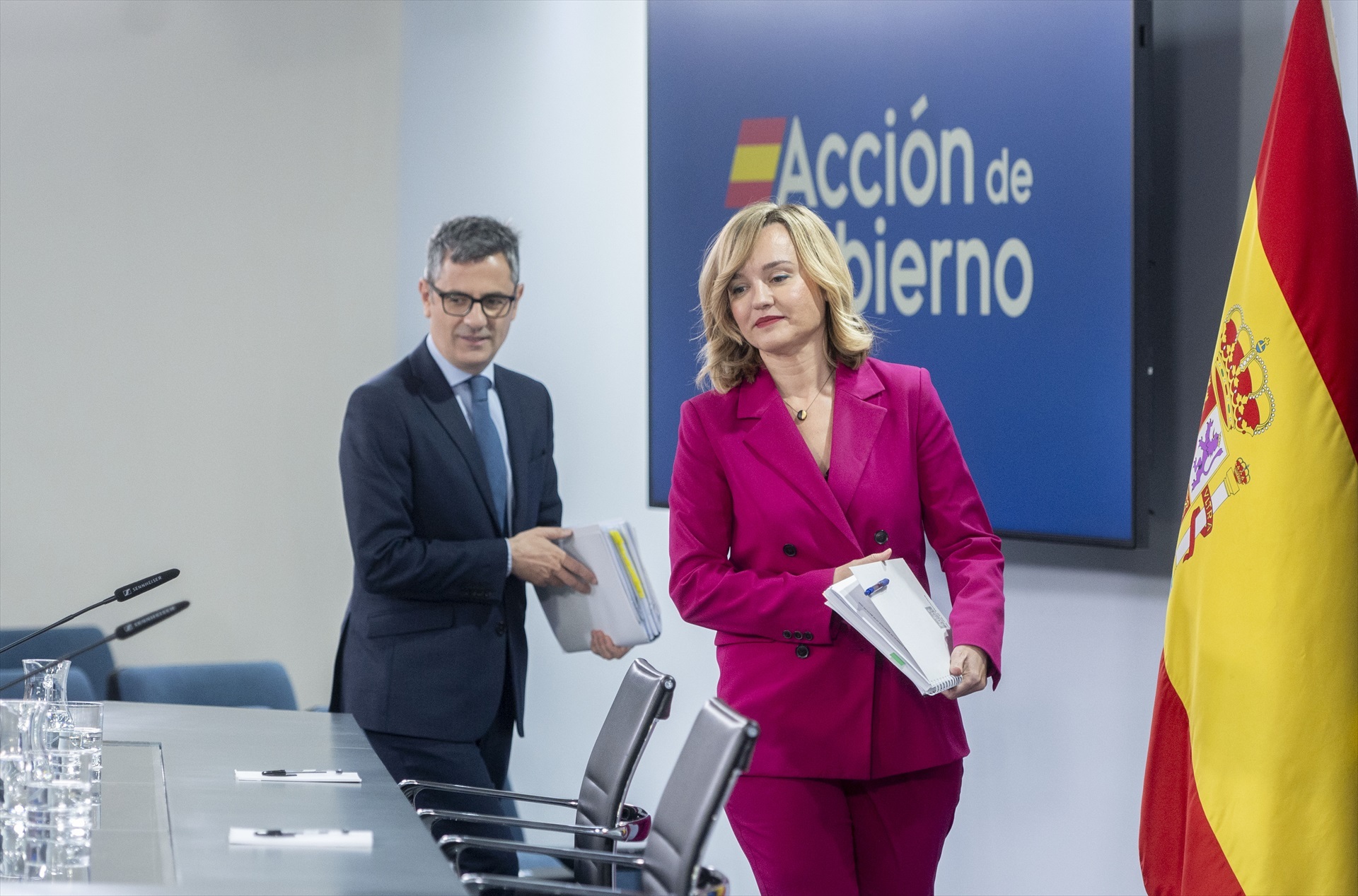 La ministra Portavoz, Pilar Alegría, y el ministro de la Presidencia, Justicia y Relaciones con las Cortes, Félix Bolaños, a su llegada a una rueda de prensa posterior al Consejo de Ministros.