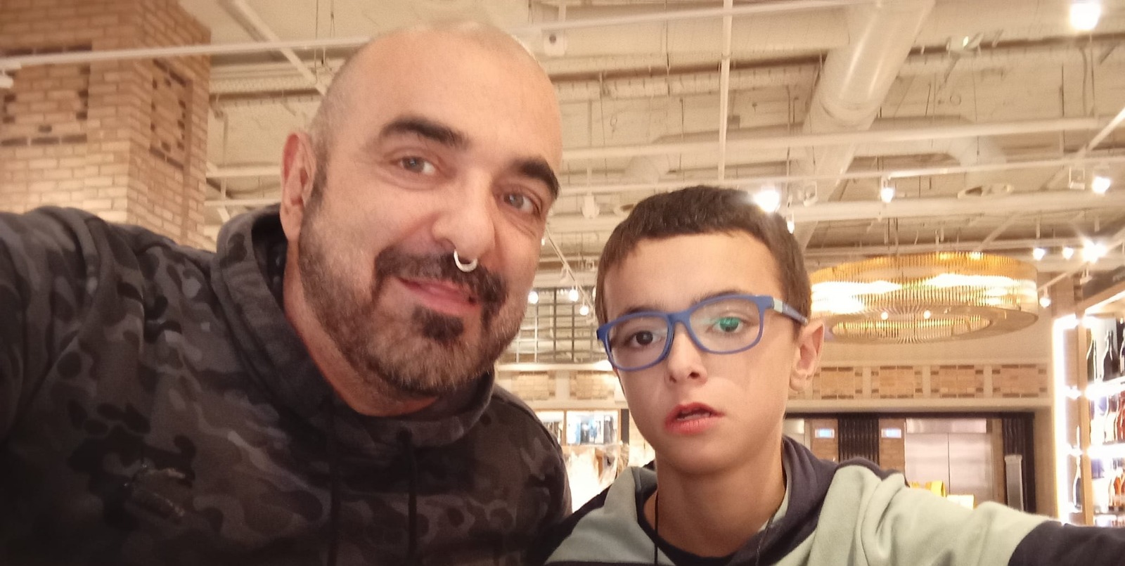 Carlos e Alien em uma foto recente.