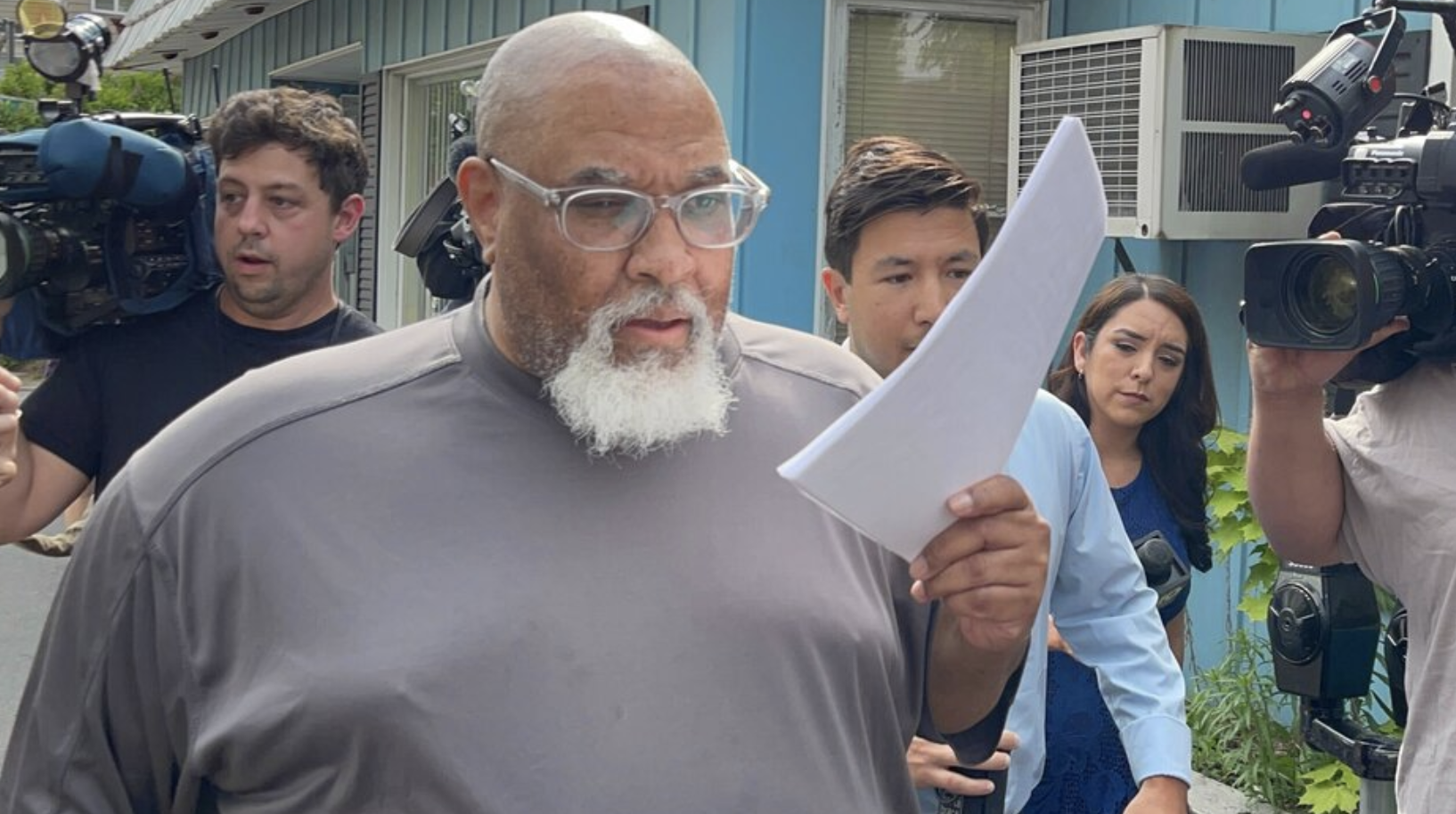 El hombre, de 57 años, admitió haber transportado, sustraído restos de estos cadáveres.