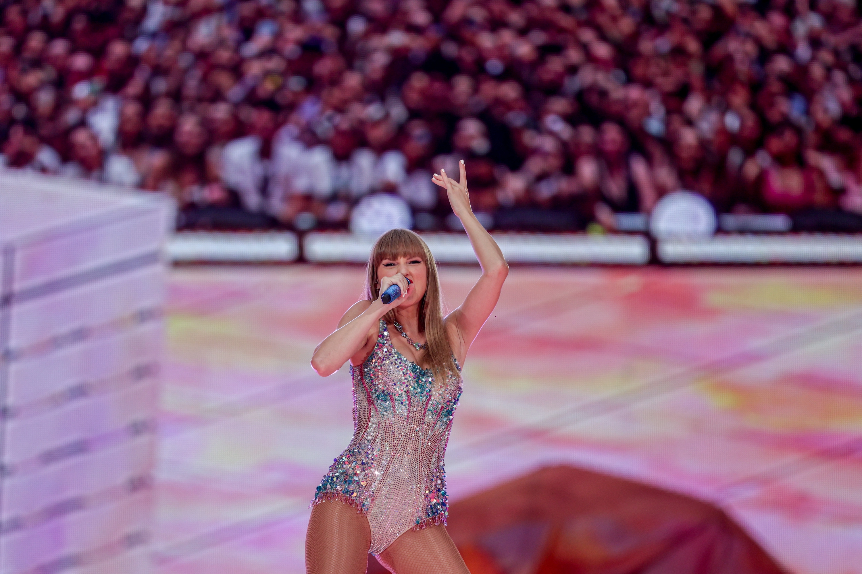 Taylor Swift, Durante Uno de Sus dos Dos Conciertos em El Bernabéu El Año Pasado.