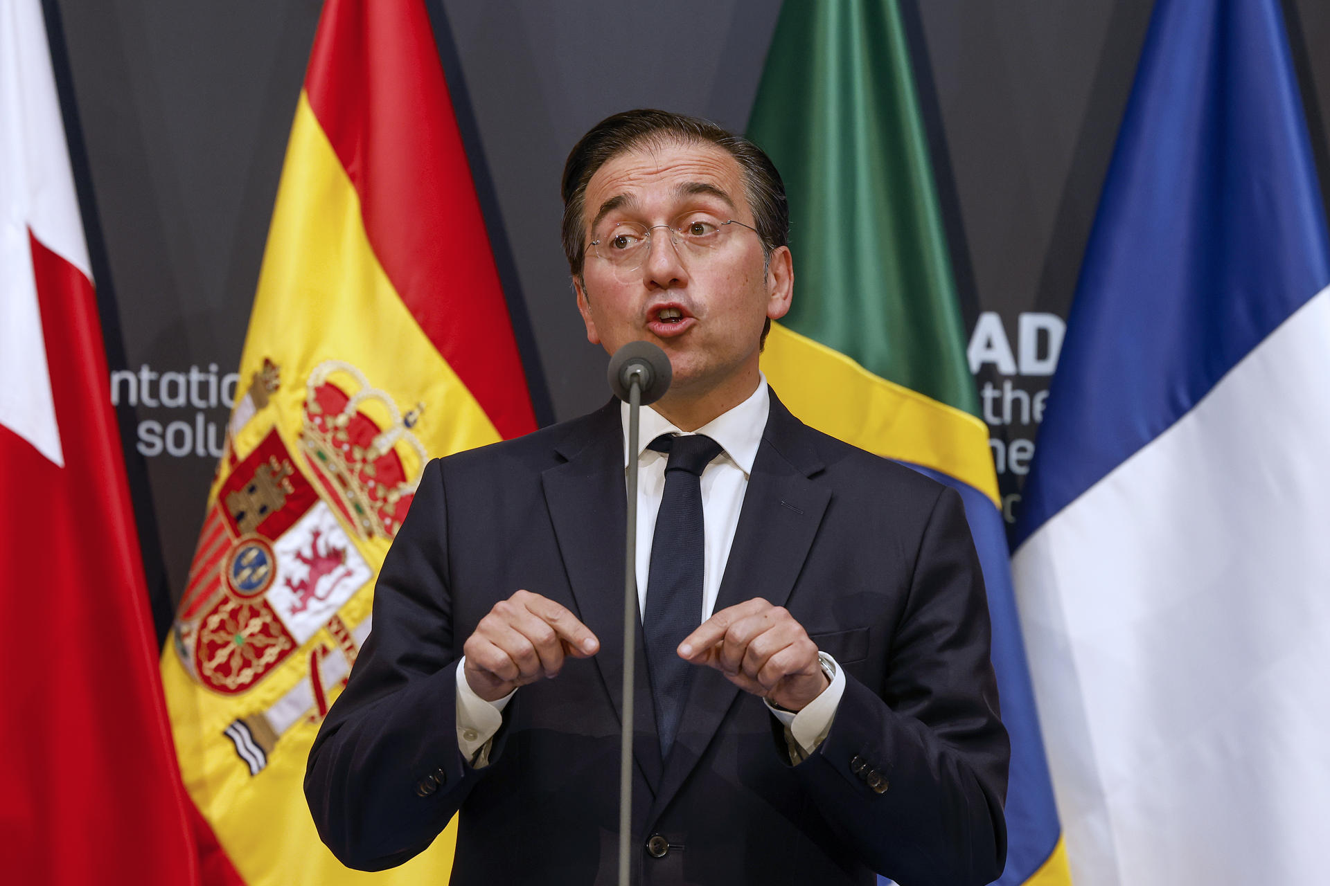 El ministro de Asuntos Exteriores, José Manuel Albares, realiza declaraciones a los medios con motivo de la reunión que los ministros de Exteriores de países árabes y europeos han mantenido este domingo en Madrid.
