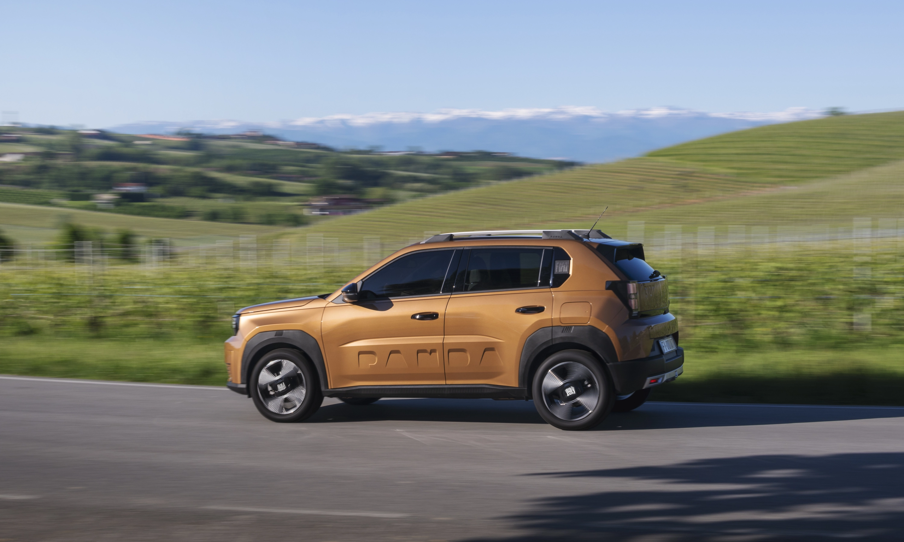 O Grande Panda exibe uma nova versão híbrida de 136 hp.