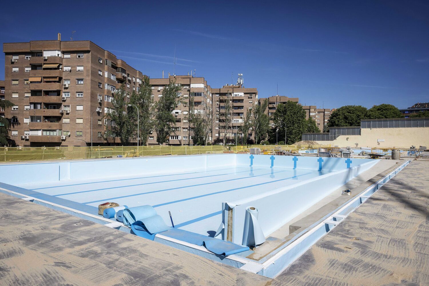 Piscina de verano del Centro Deportivo Municipal Peñuelas, en Arganzuela.