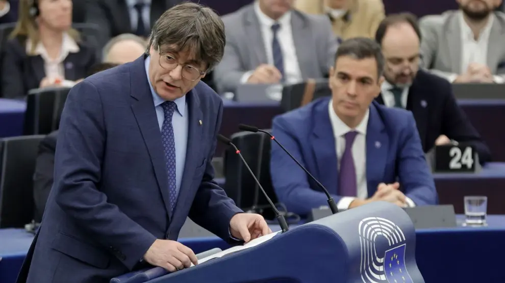 España se ha visto forzada a renunciar a la petición de someter a votación este martes su propuesta para reconocer el catalán, euskera y gallego como lenguas oficiales de la UE, después de que varias delegaciones insistieran en que es prematuro pronunciarse sobre un asunto sobre el que apenas se ha debatido y sobre el que persisten serias dudas sobre su encaje legal e impacto económico y práctico.