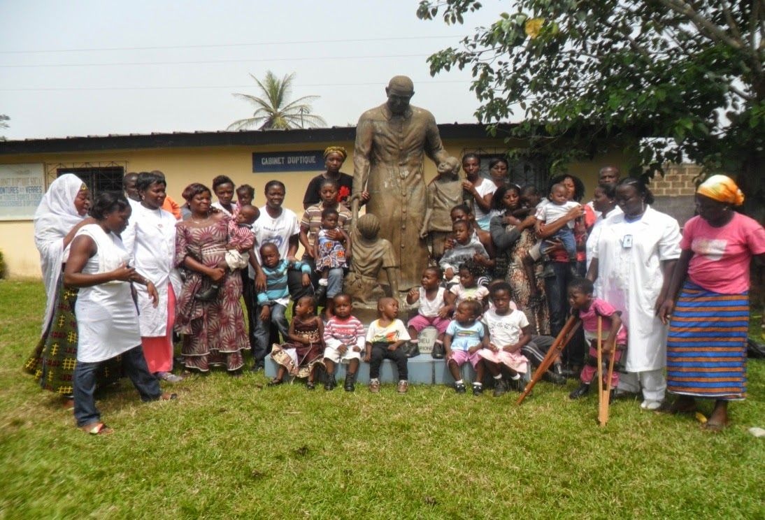 Niños con discapacidad en el Hospital de Bonoua