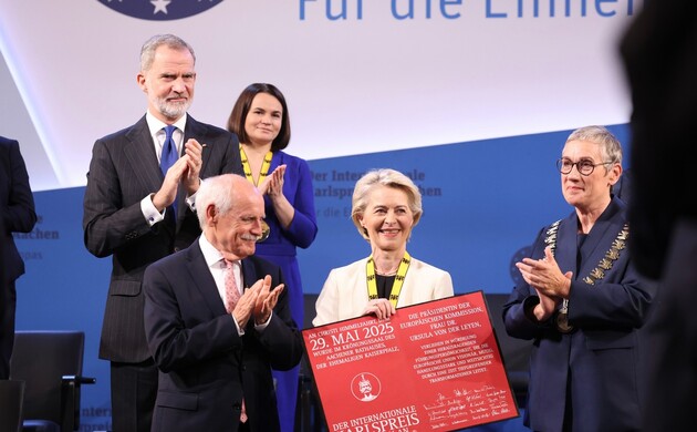 Ursula Von Der Leyen recibiendo el premio