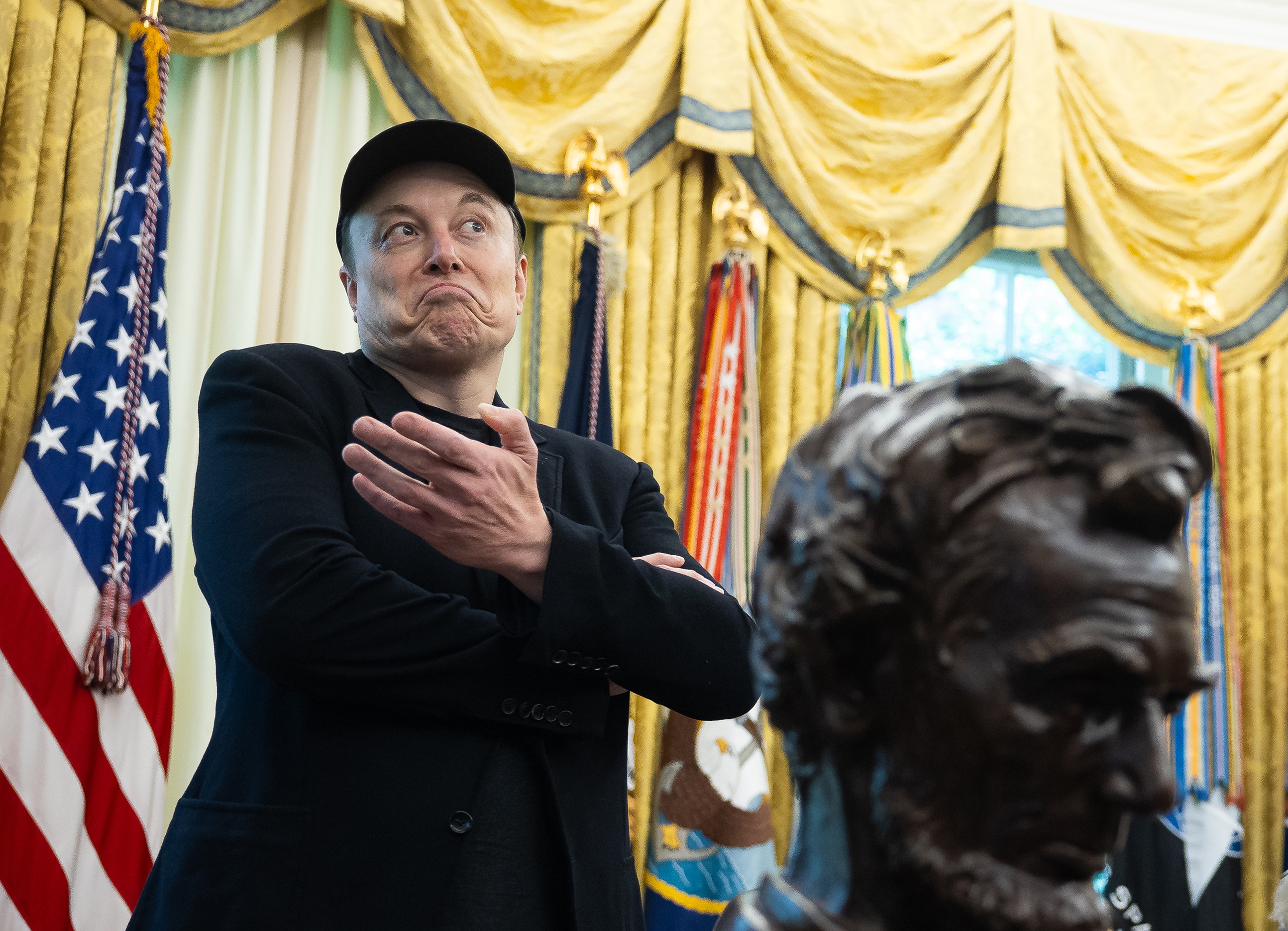 Musk se niega a responder y abronca a un periodista de 'The New York Times' que le preguntaba por su consumo de drogas.