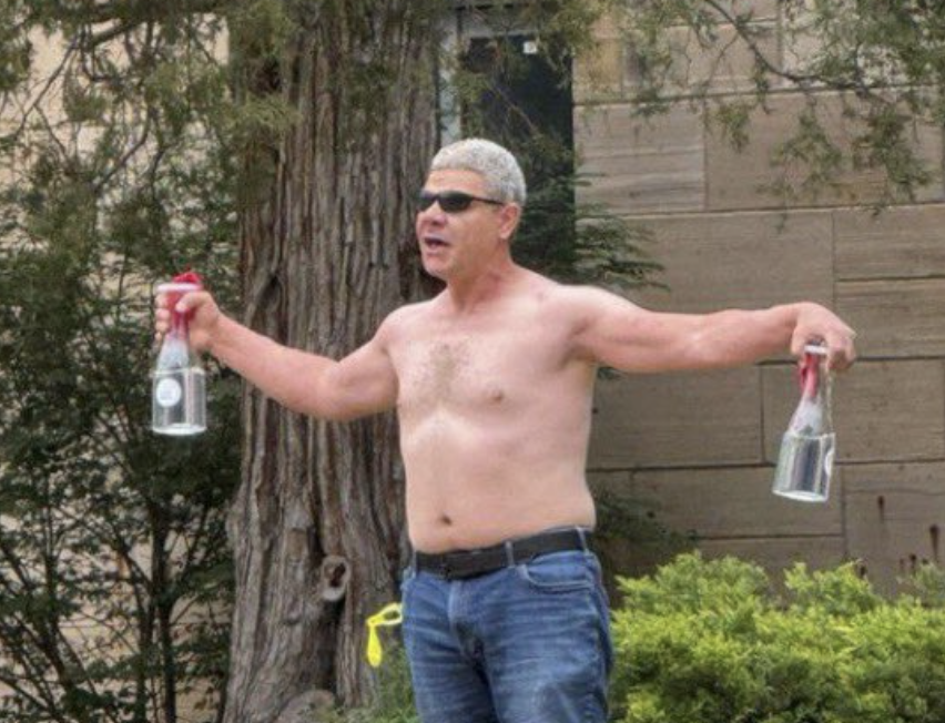 Las autoridades están "trabajando" para identificar al atacante y aún no han encontrado un móvil.