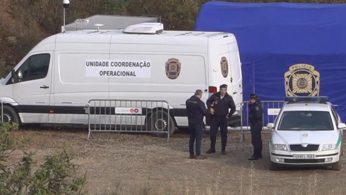 La policía de Portugal y Reino Unido reactivan hoy la búsqueda de la pequeña Madeleine McCann, 16 años después de su desaparición en el Algarve, en Portugal.