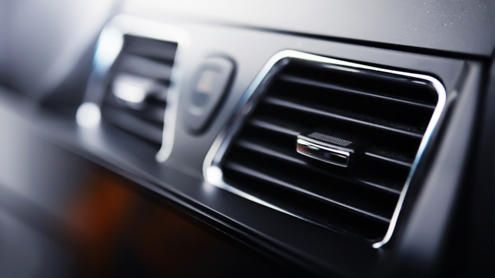 O ar condicionado do carro também requer atenção para evitar bactérias que afetam a saúde daqueles que estão dentro.