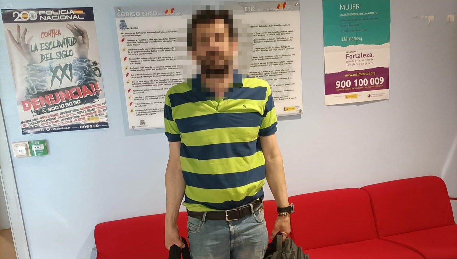 Detención del hombre en el aeropuerto de Barcelona.