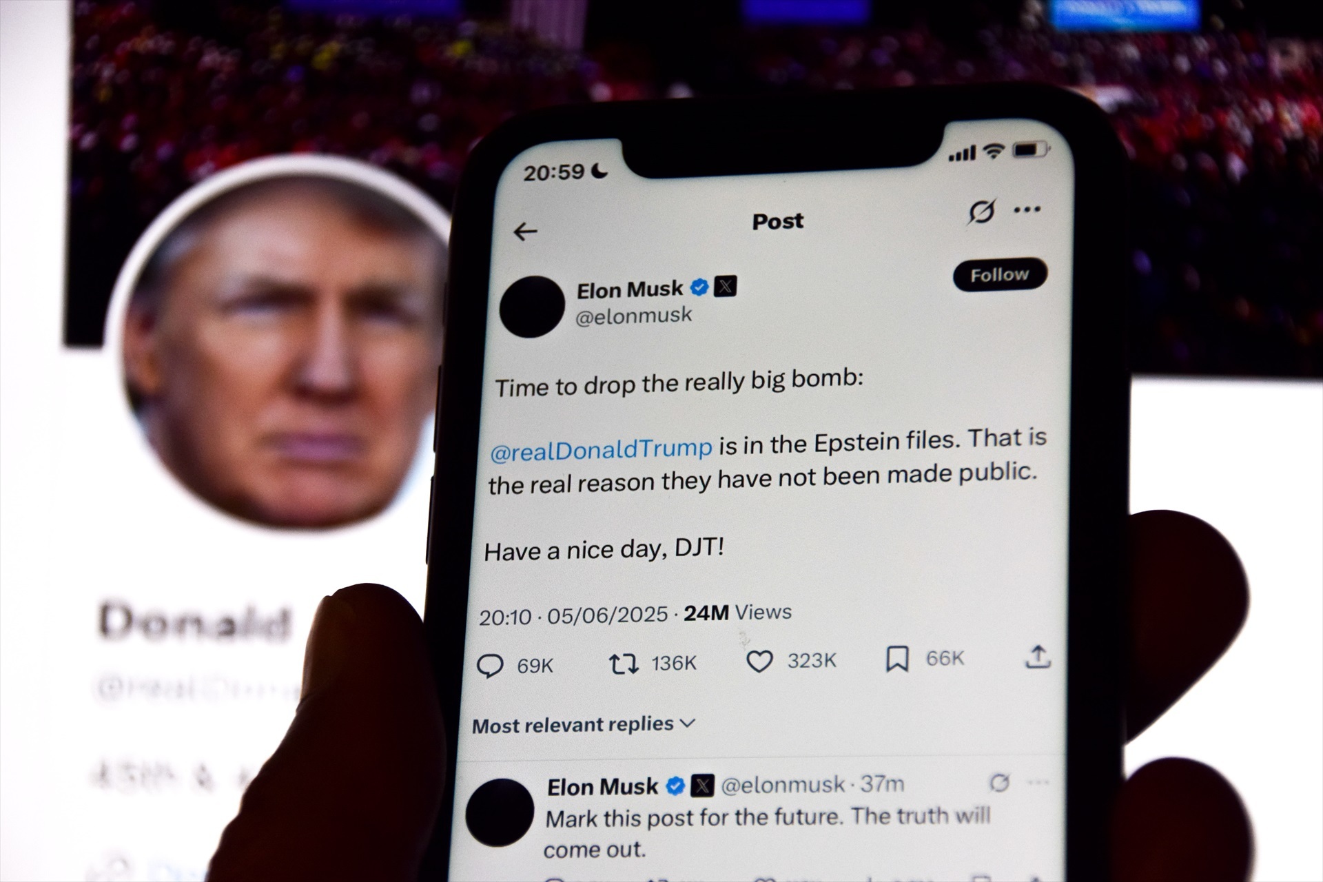 Elon Musk ha revelado en su plataforma de redes sociales X, anteriormente Twitter, que 'Donald Trump está en los archivos de Epstein'.