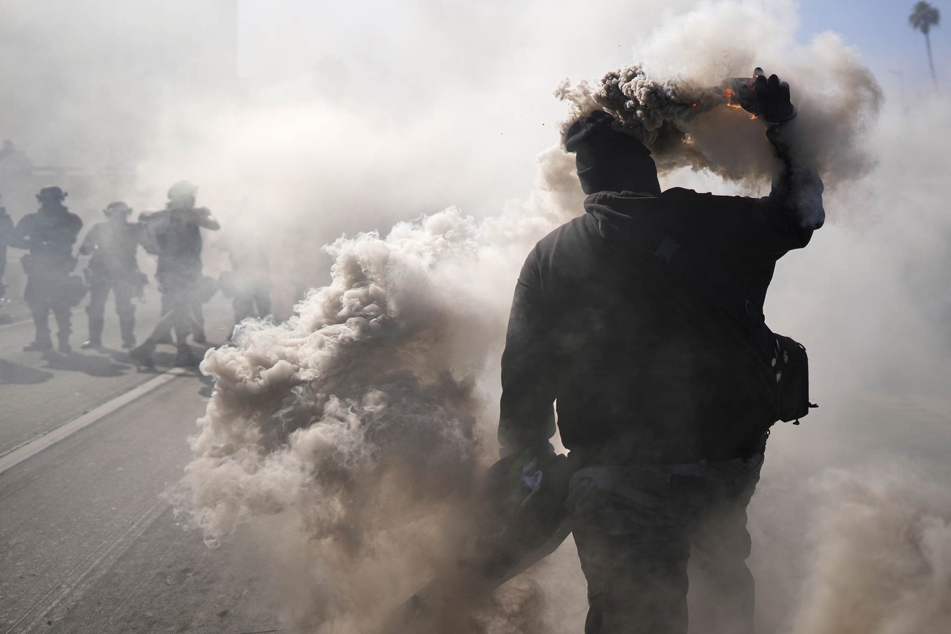 Imagen de las protestas de este domingo en el centro de Los Ángeles.