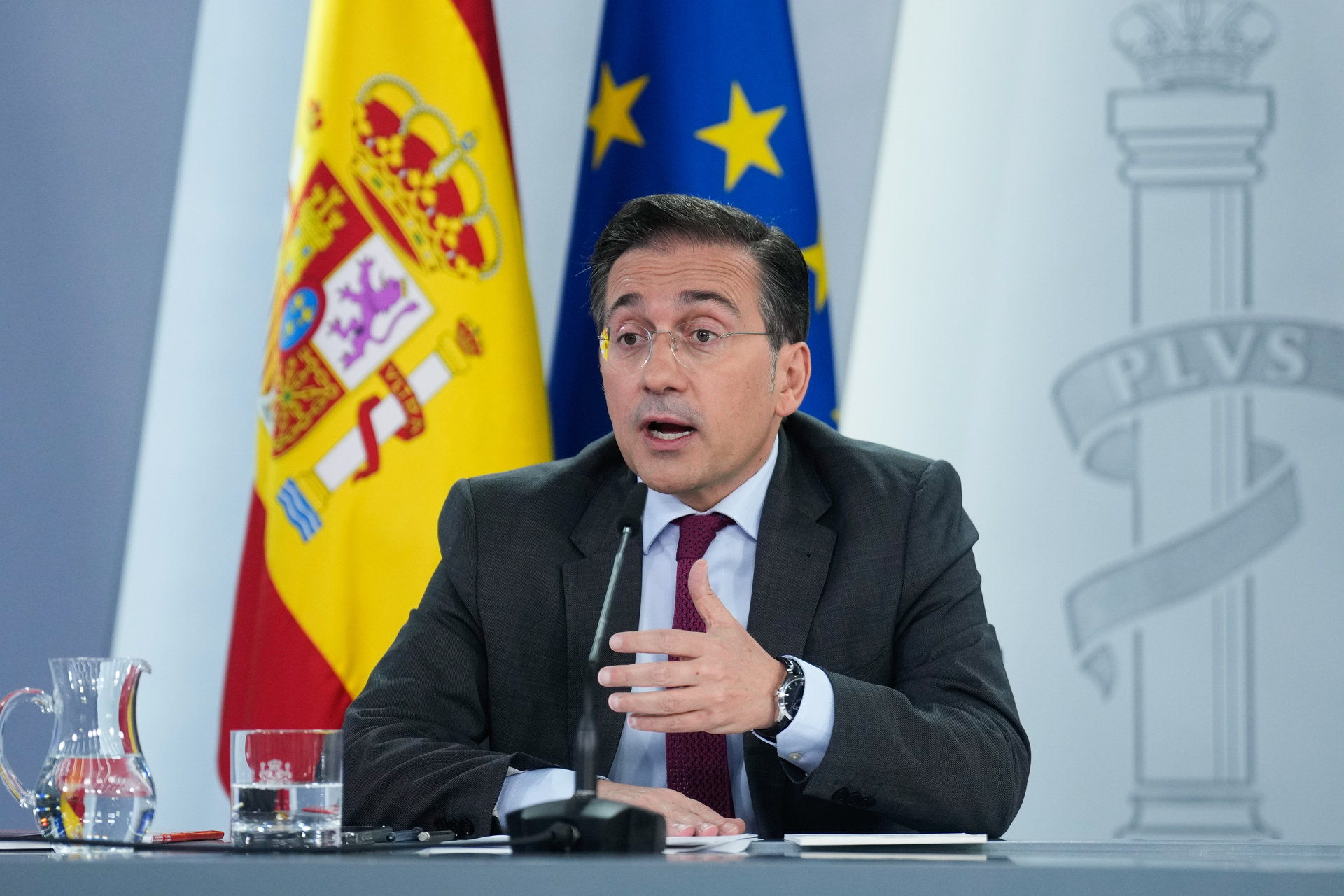 MADRID, 10/06/2025.- El ministro de Asuntos Exteriores, José Manuel Albares durante la rueda de prensa posterior a la reunión del Consejo de Ministros, este martes en el Palacio de la Moncloa. EFE/ Borja Sanchez-trillo