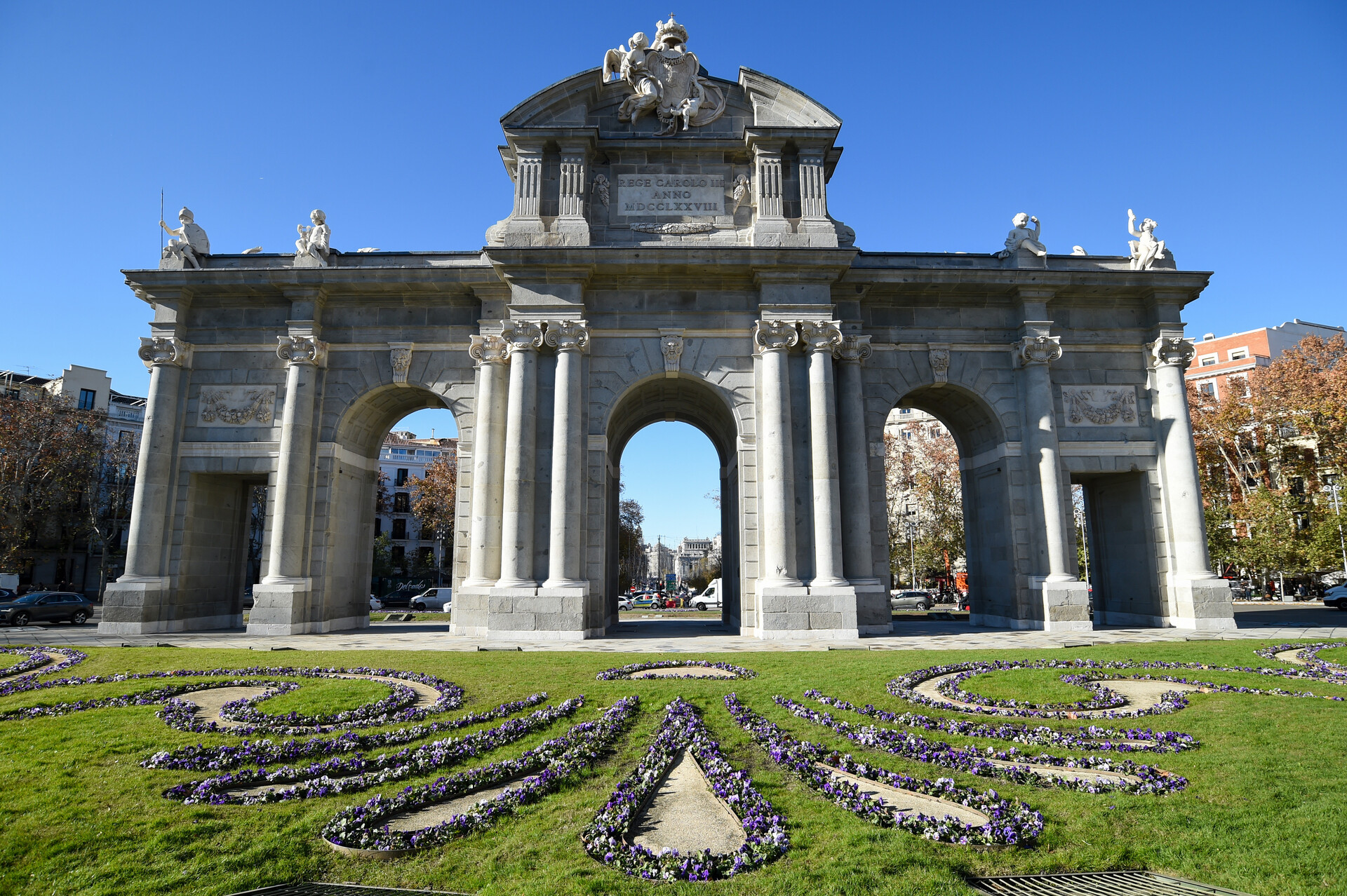 20/12/2023 Puerta de Alcalá, durante una visita del alcalde de Madrid, en la plaza de la Independencia, a 20 de diciembre de 2023 en Madrid (España). El motivo del acto es comprobar el resultado de la restauración llevada a cabo por el Ayuntamiento, que ha culminado tras once meses de trabajo y una inversión de 3,1 millones de euros. CULTURA Gustavo Valiente - Europa Press