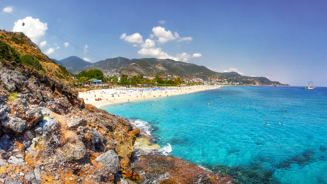 Playa en Kemer (Antalya).
