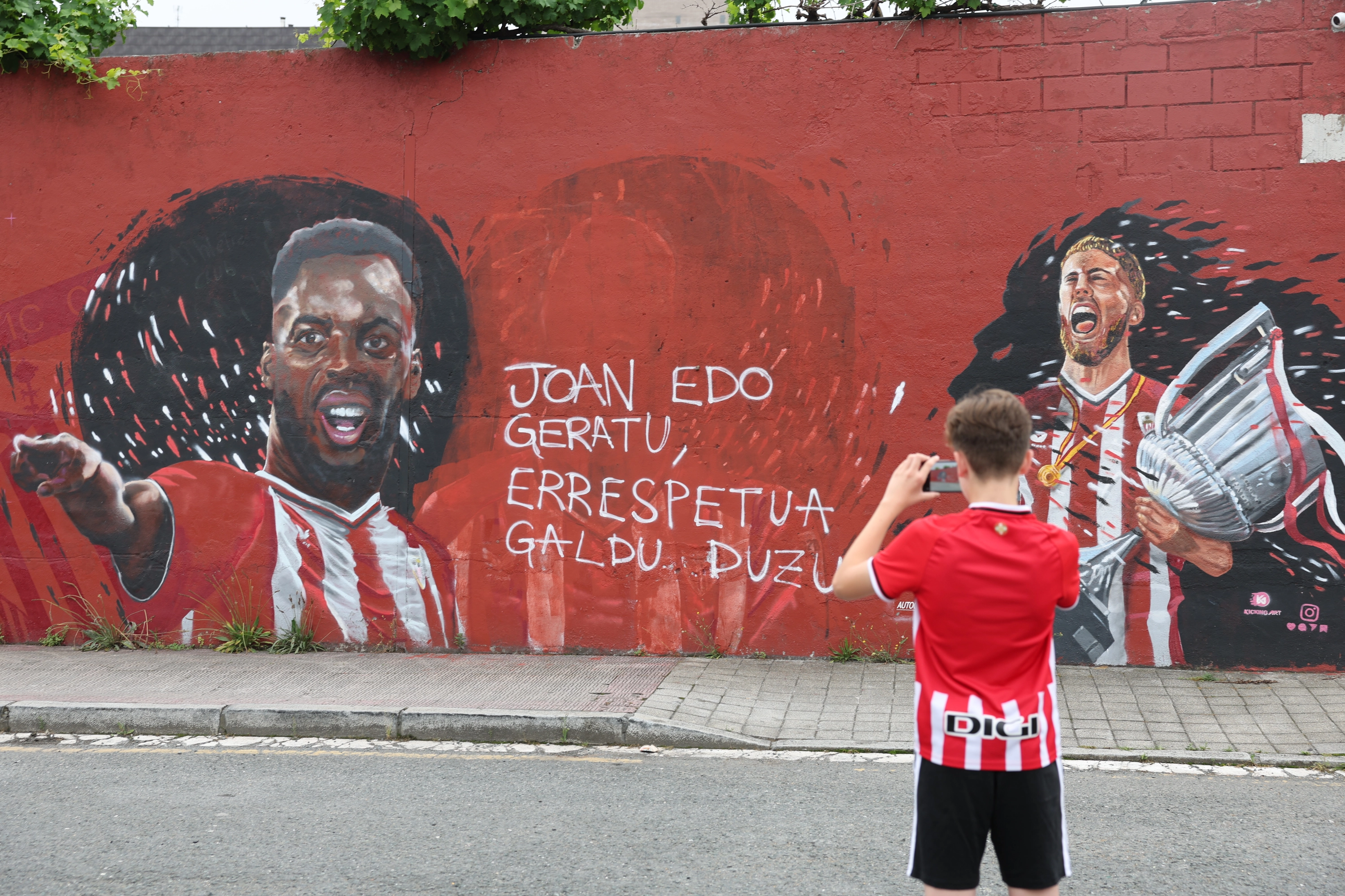 Borrada la cara de Nico Williams en un mural de Barakaldo