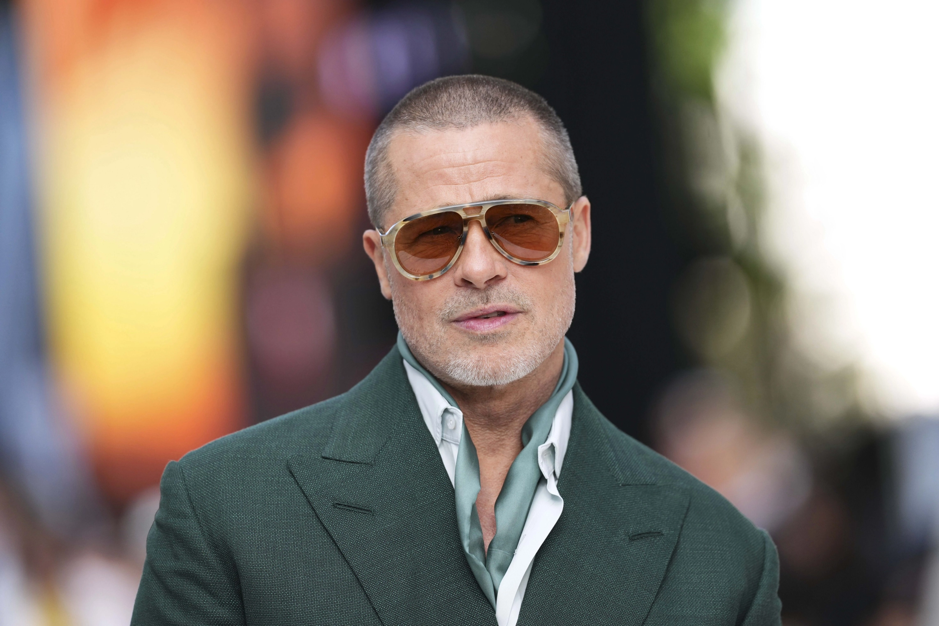 Brad Pitt posa en la premiere of the film 'F1: La película' en Londres.