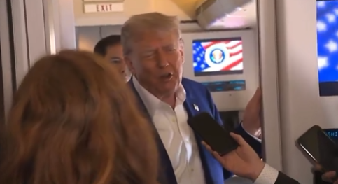 Donald Trump en el Air Force One