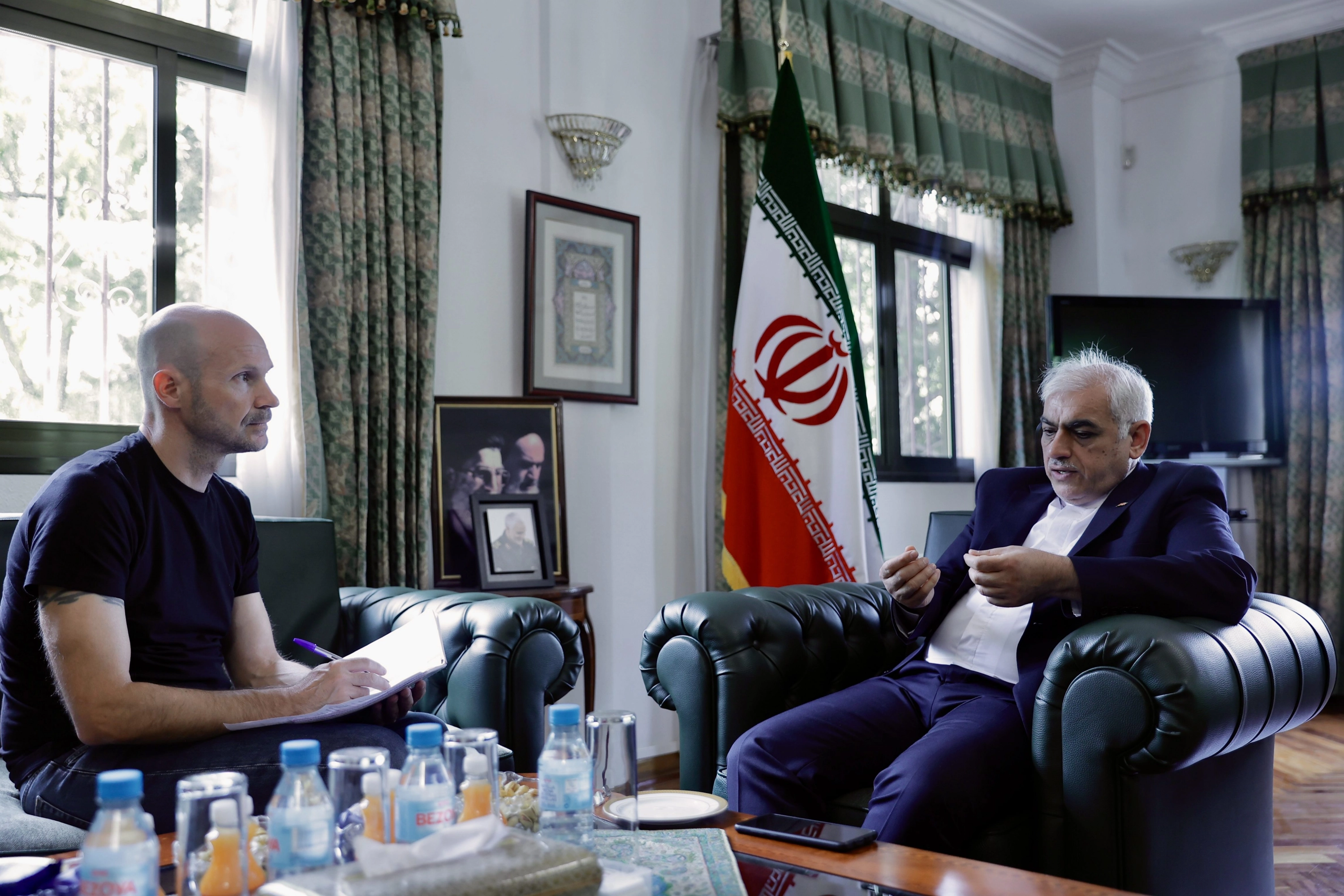 Momento de la entrevista en la Embajada de Irán en Madrid.