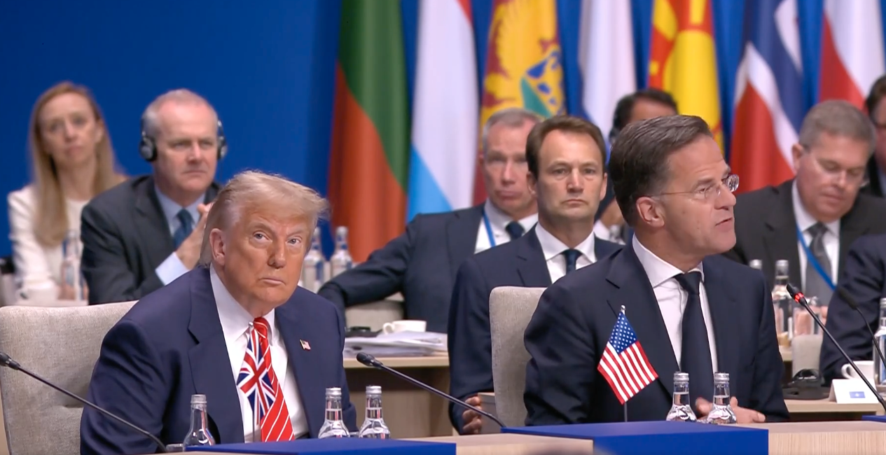 Trump, junto um rutte.