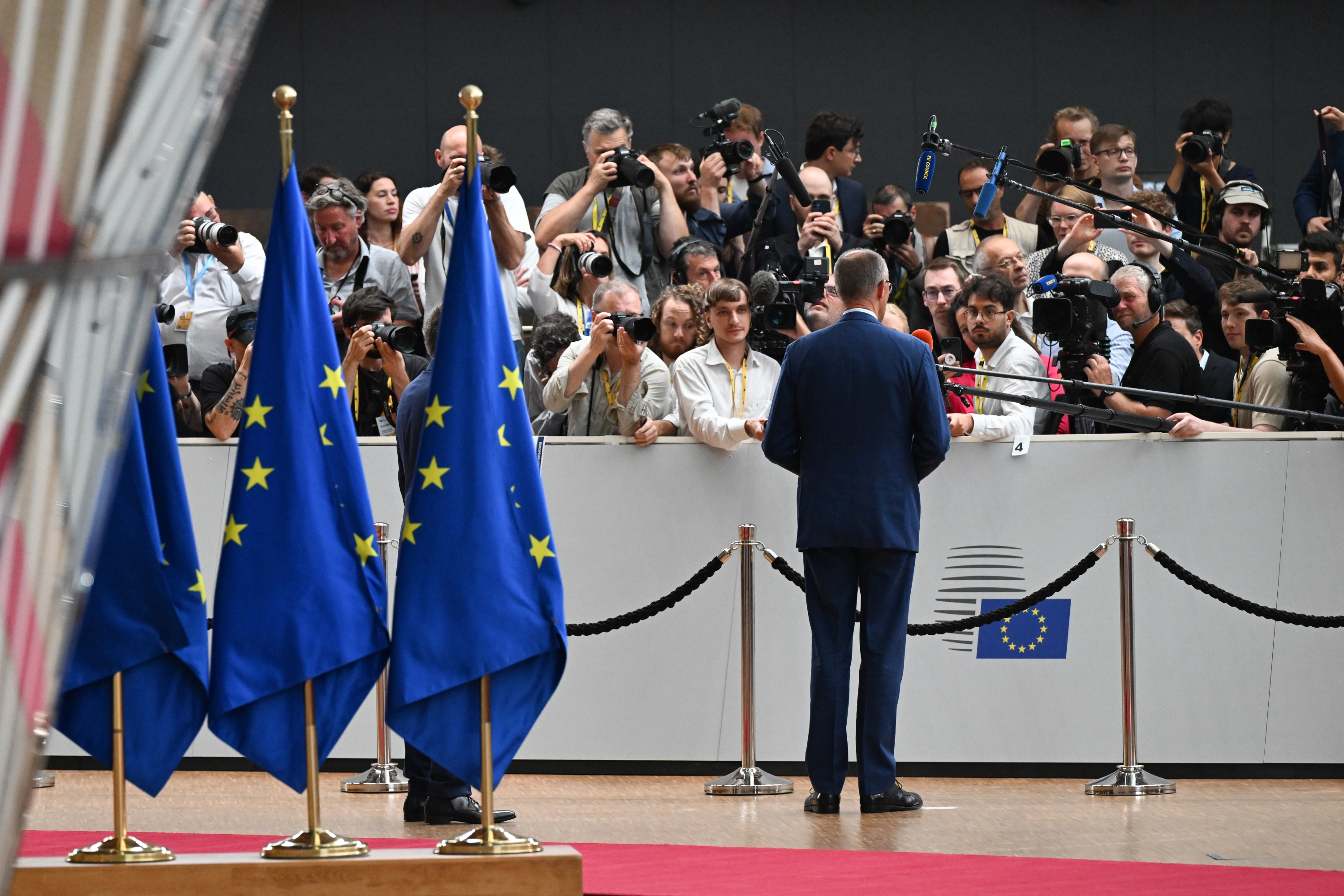 O chanceler alemão Freedrich fala da imprensa em Merz Bruxelas.