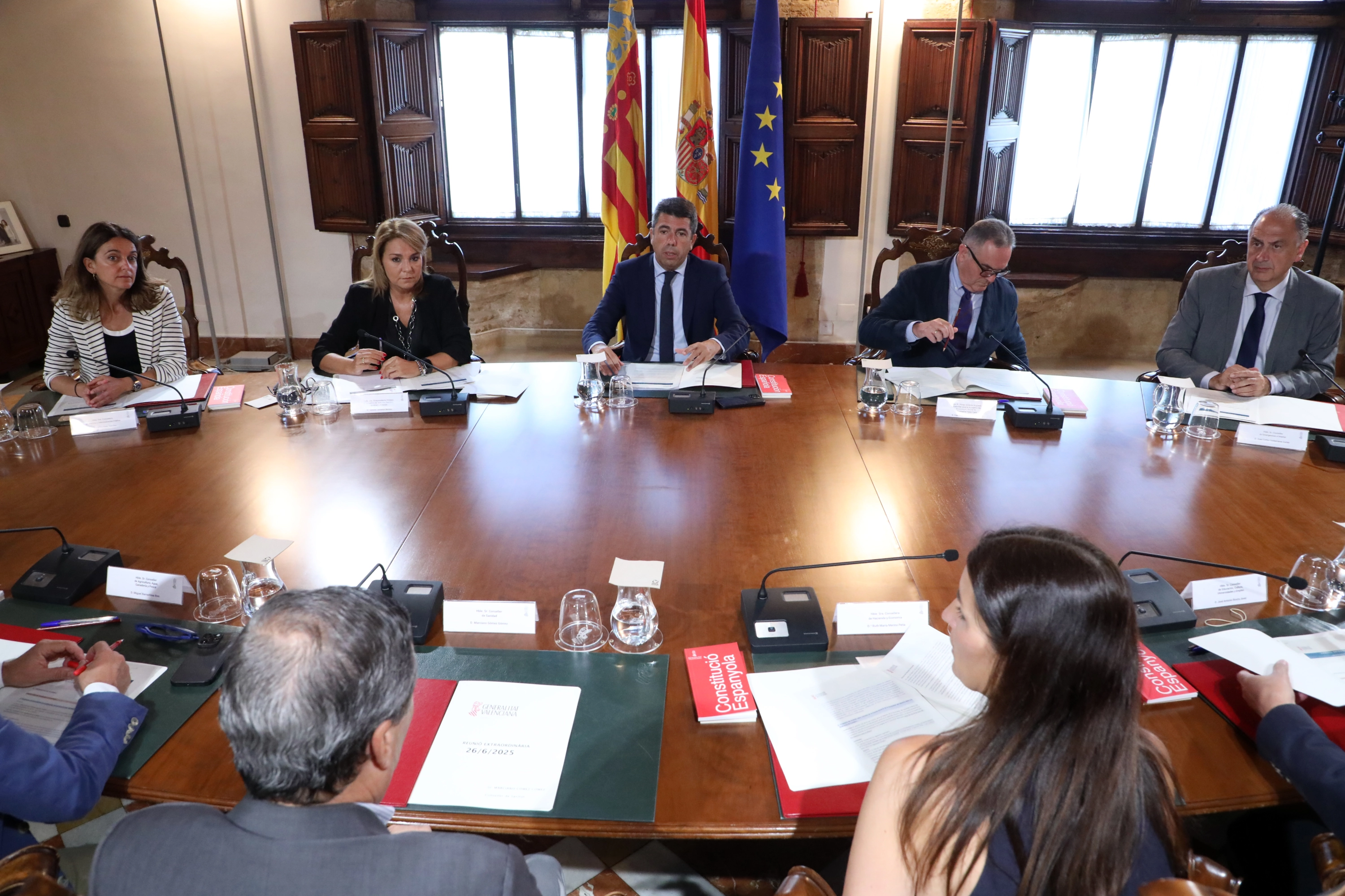 El presidente de la Generalitat ha presidido este jueves un pleno extraordinario del Consell.