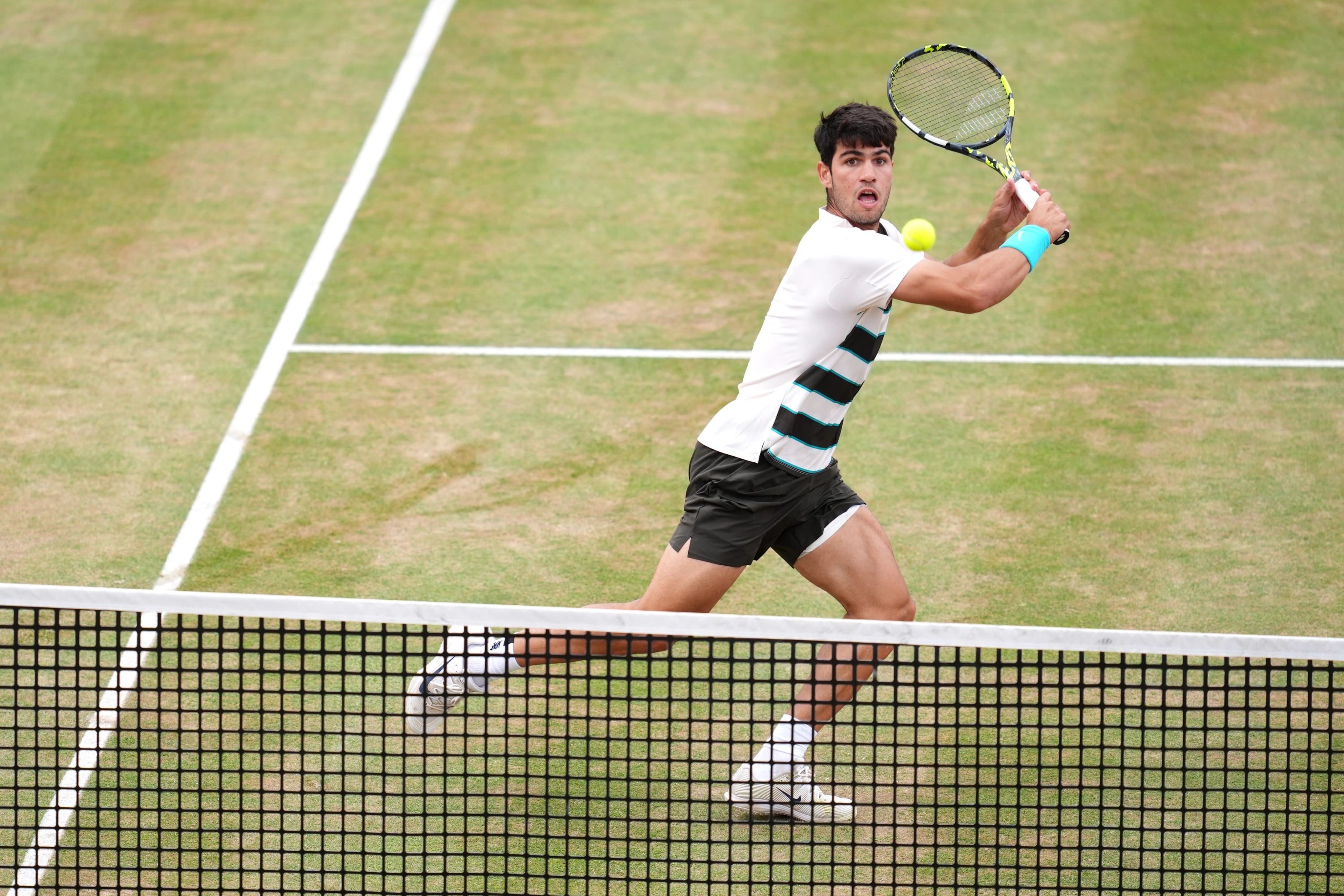 Alkaraj é medido em Wimbledon 2025 em sua estréia.