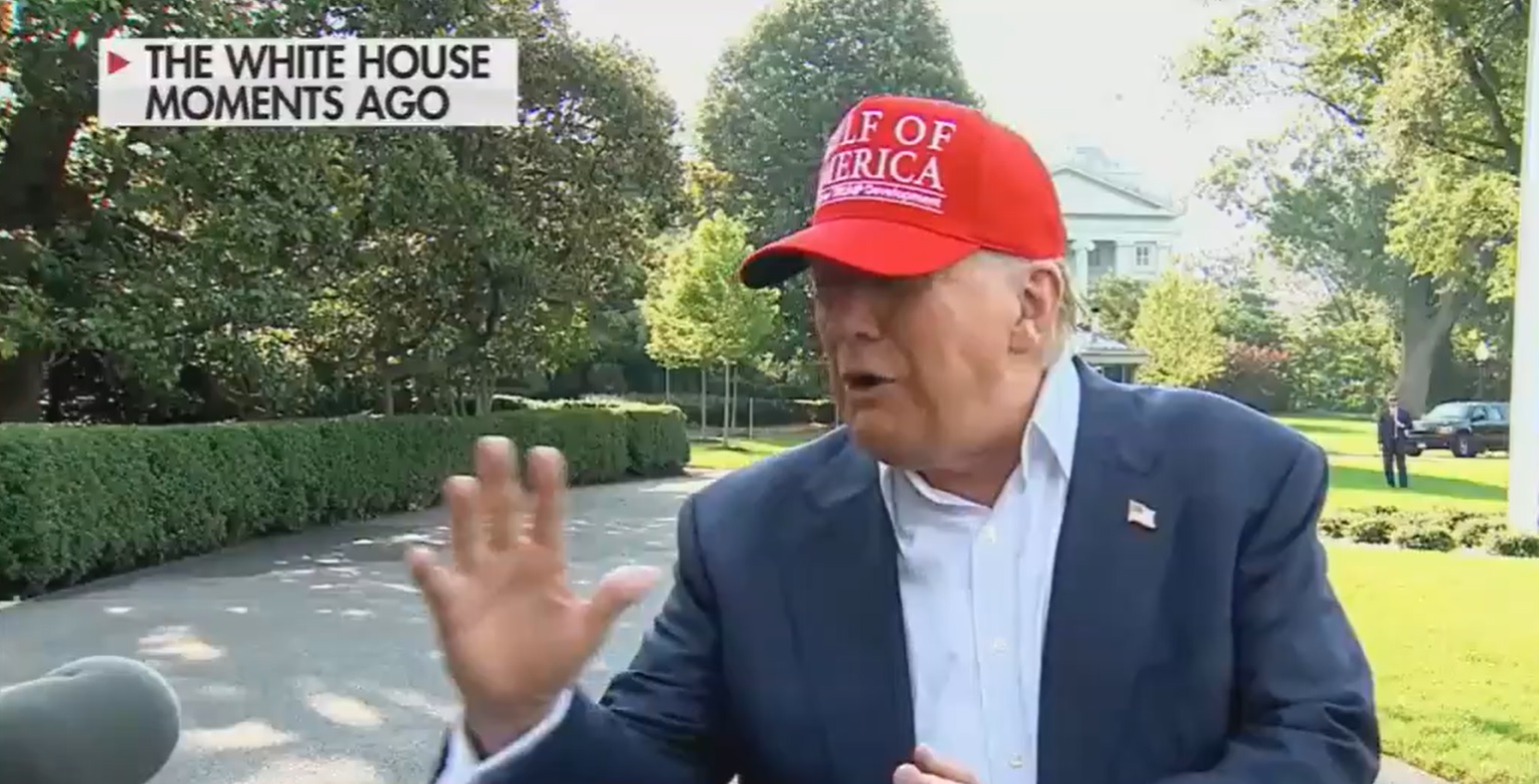 Trump se mofa de los migrantes en Alligator Alcatraz.