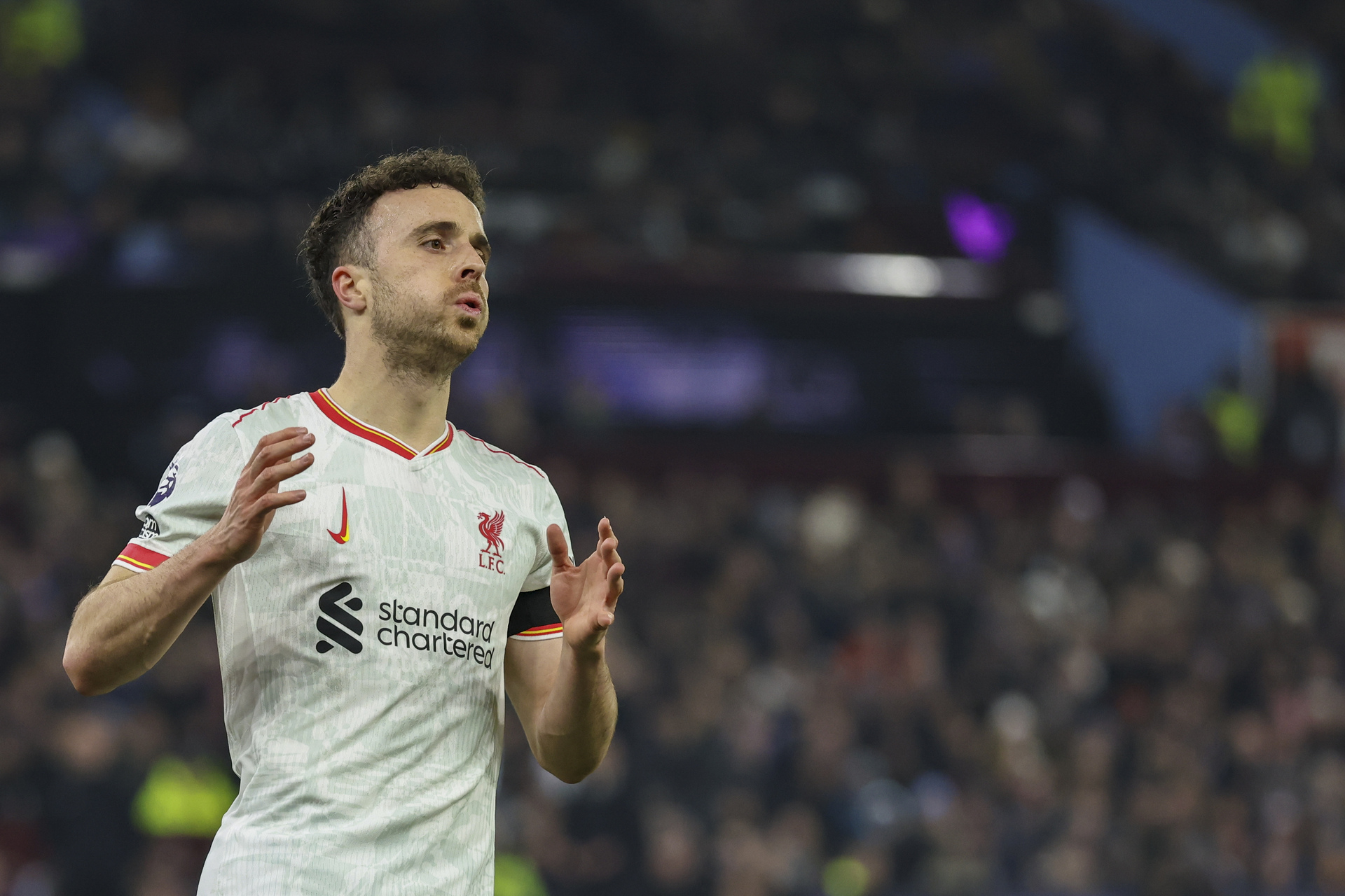 FILE - Liverpool's Diogo Jota reacts after missing a chance to score during the English Premier League soccer match between Aston Villa and Liverpool at Villa Park in Birmingham, England, Wednesday, Feb. 19, 2025. (AP Photo/Darren Staples, File) Associated Press/LaPresse