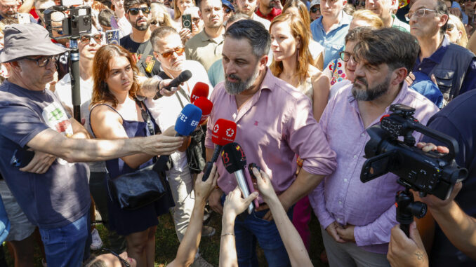 Santiago Abascal ha criticado a PP Y PSOE por su política migratoria de "puertas abiertas"