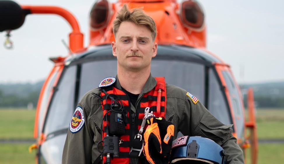 Scott Ruskan, el joven rescatista de la Guardia Costera estadounidense.