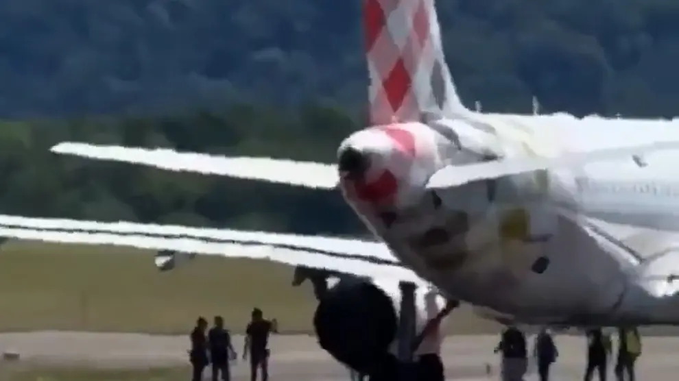 Se desconoce si se trata de una persona procedente del exterior del aeropuerto, un trabajador o pasajero.