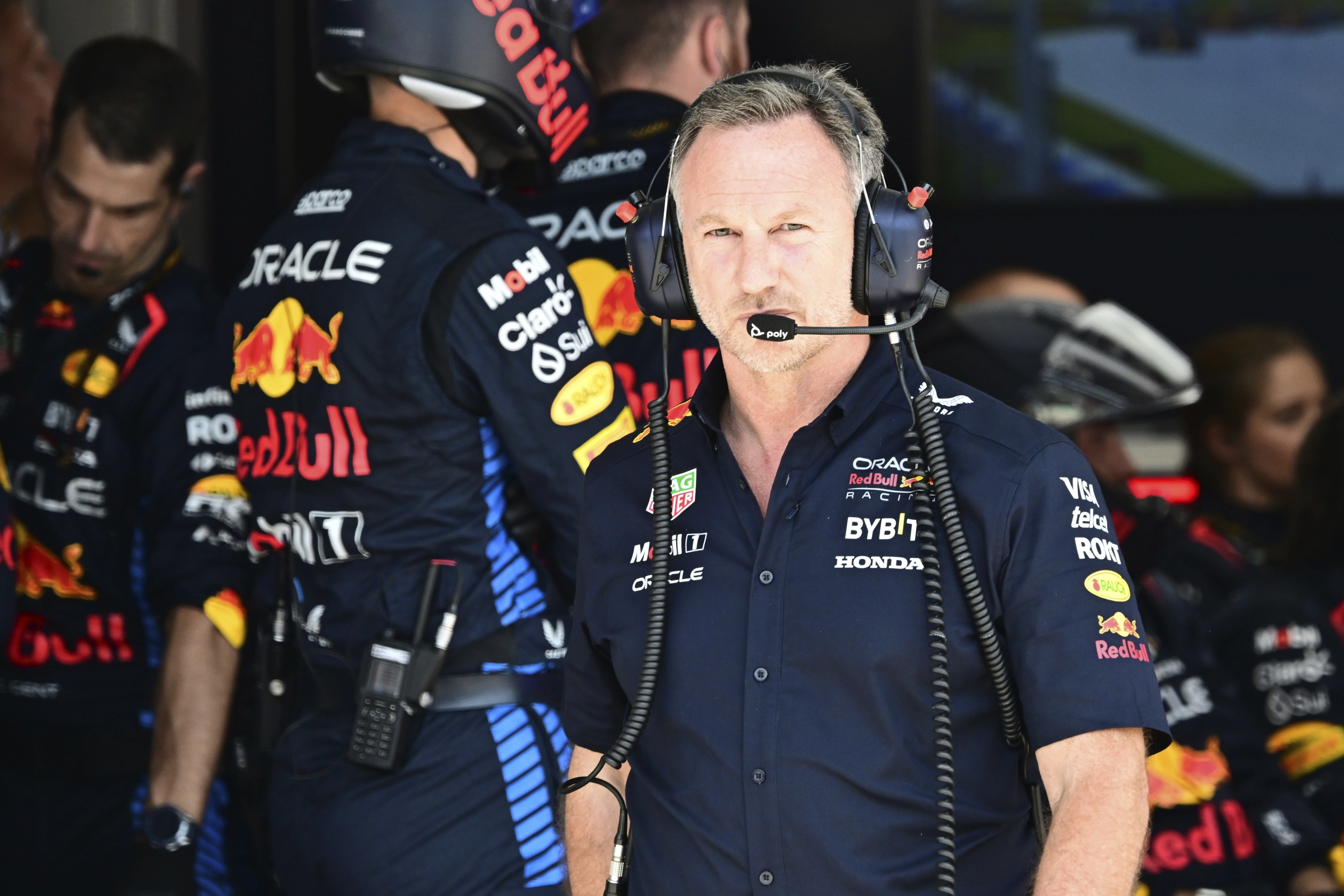 Christian Horner durante un Gran Premio con Red Bull.