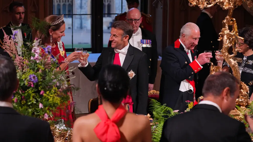 El gesto del presidente de Francia durante el banquete organizado por Carlos III no pasó desapercibido.