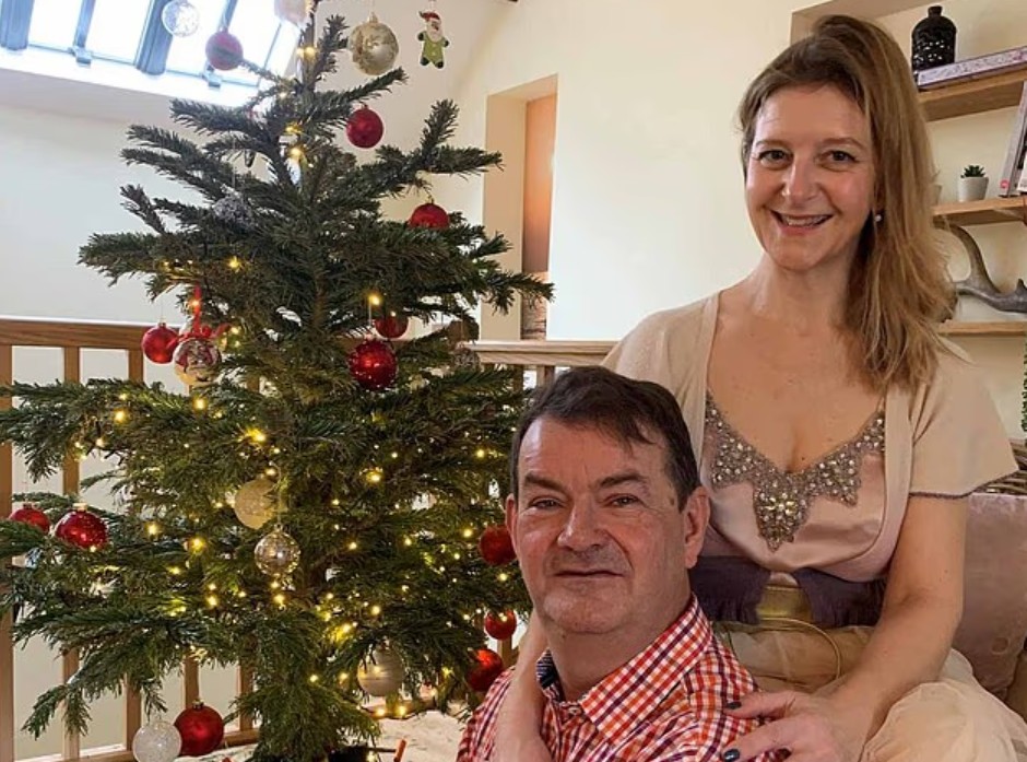 James Cartwright en una imagen junto a su exprometida Samantha Mickleburgh.