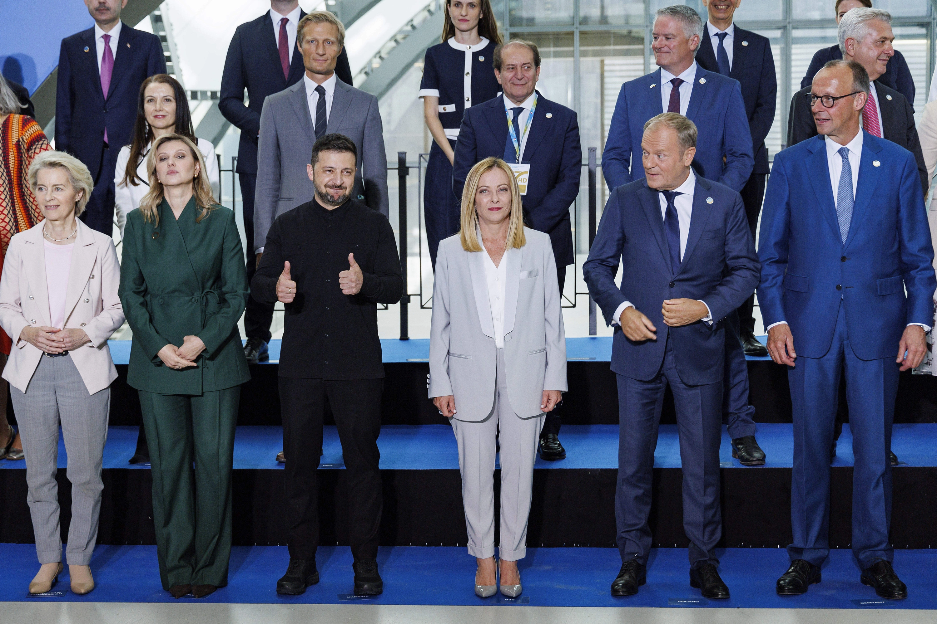 Foto de familia de la Conferencia de Recuperación de Ucrania en Roma.
