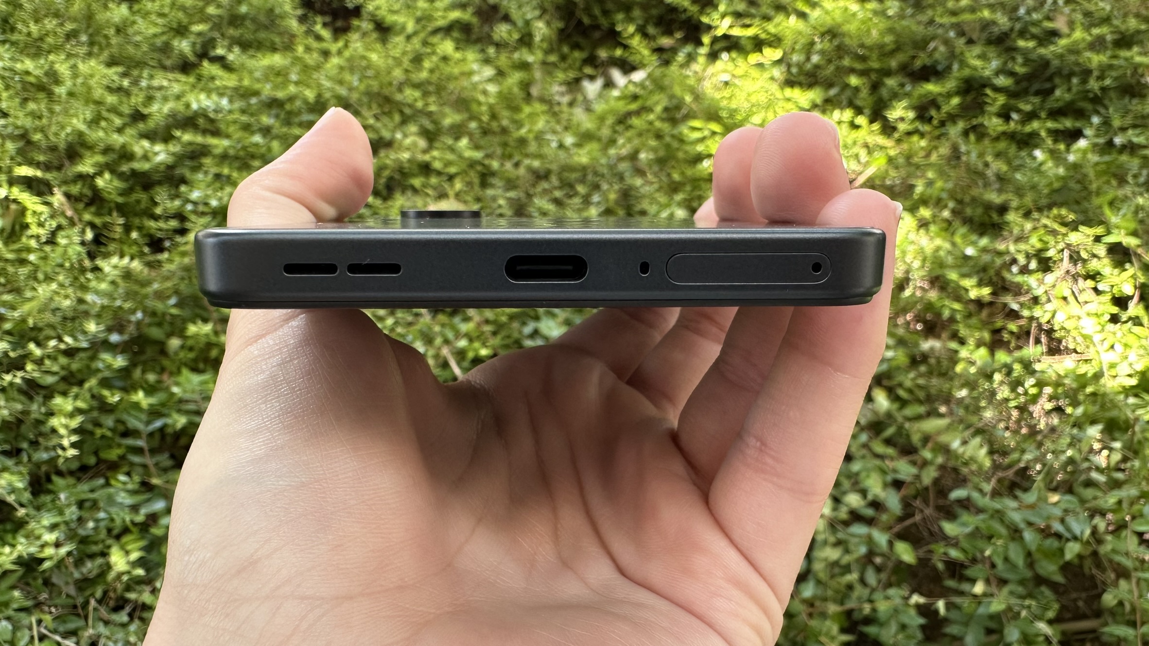 OnePlus Nord CE5, a parte inferior.