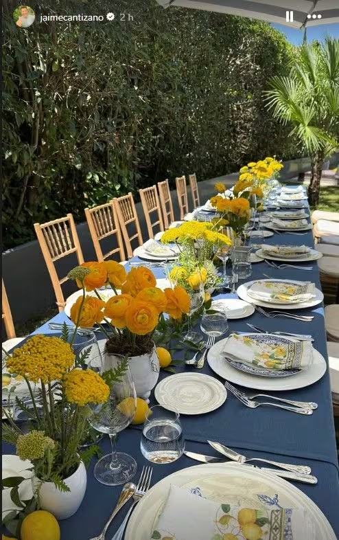 A mesa de casamento no casamento.