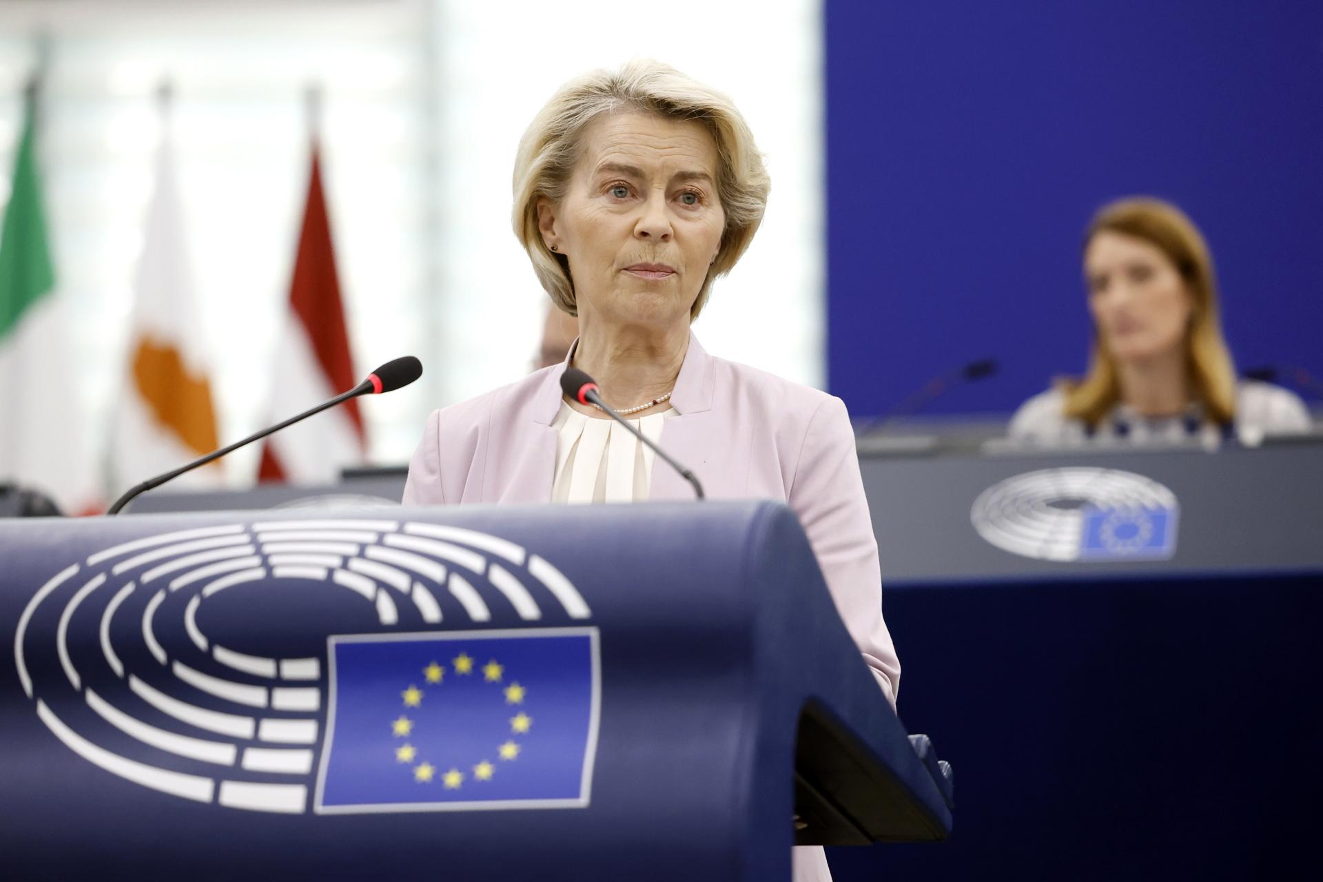 La presidenta de la Comisión Europea, Ursula von der Leyen, pronuncia un discurso en una sesión del Parlamento Europeo en Estrasburgo.