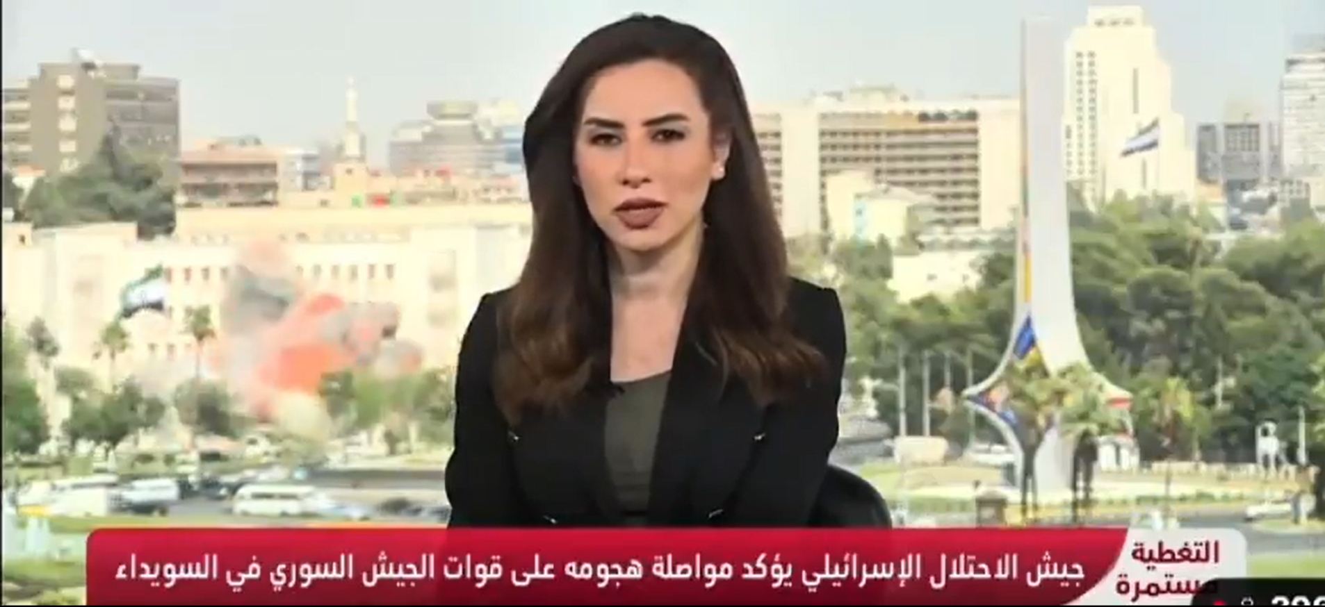 El momento del ataque israelí contra la puerta del Ministerio de Defensa Sirio.