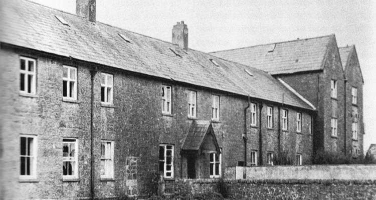 La casa de acogida para madres solteras regentada por las Hermanas del Buen Socorro en Tuam (Irlanda).